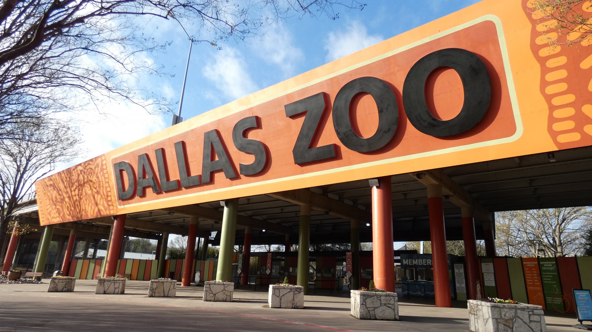 Dallas Zoo Entrance - Mar. 2022