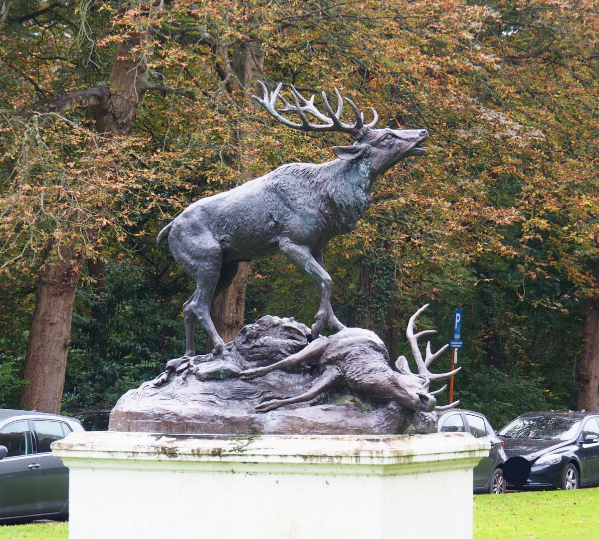 Deer statue in the park near the museum, 2021-10-20