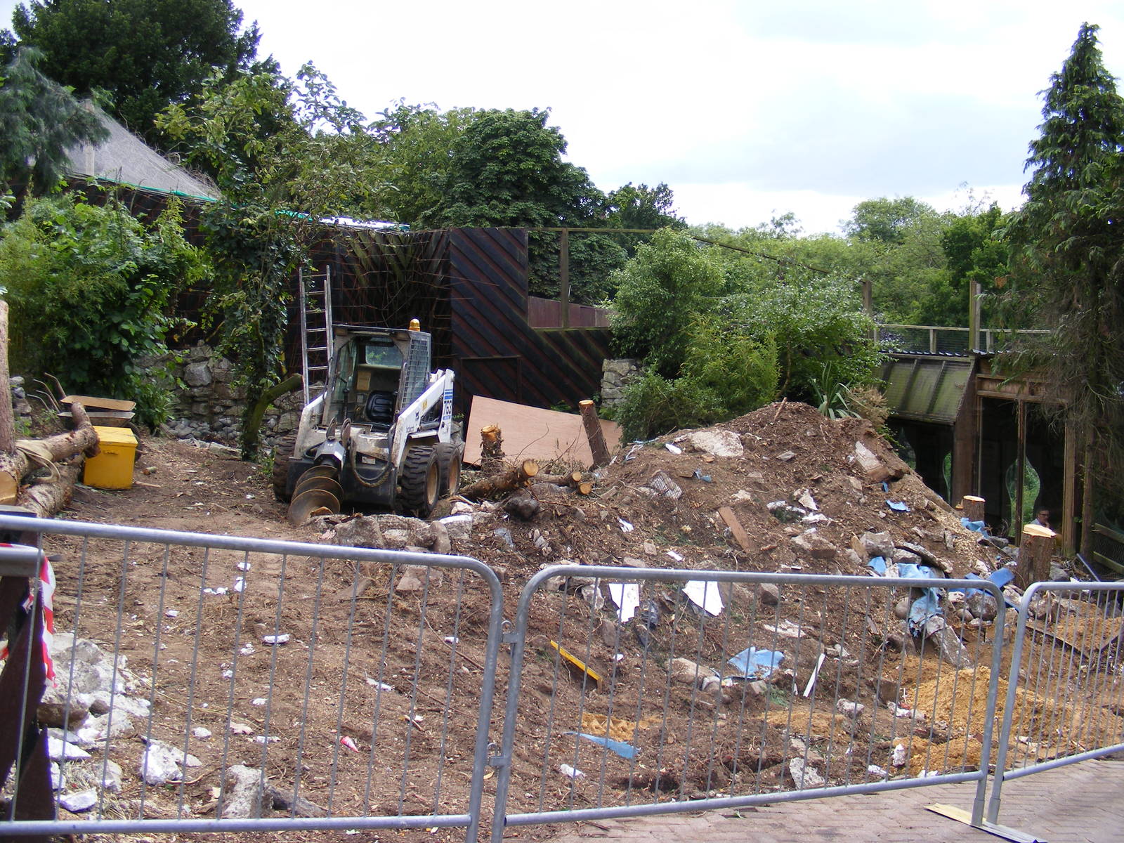 Demolition for new leopard enclosure - 5 July 2009