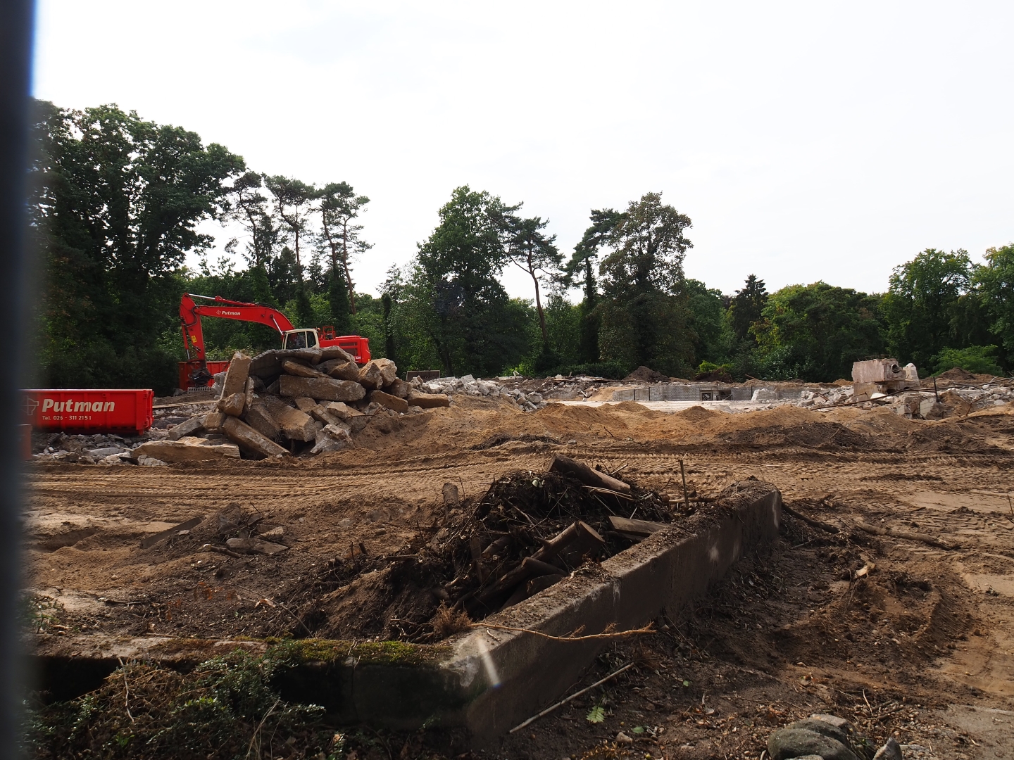 Demolition of old exhibits (Sep 16th, 2018)