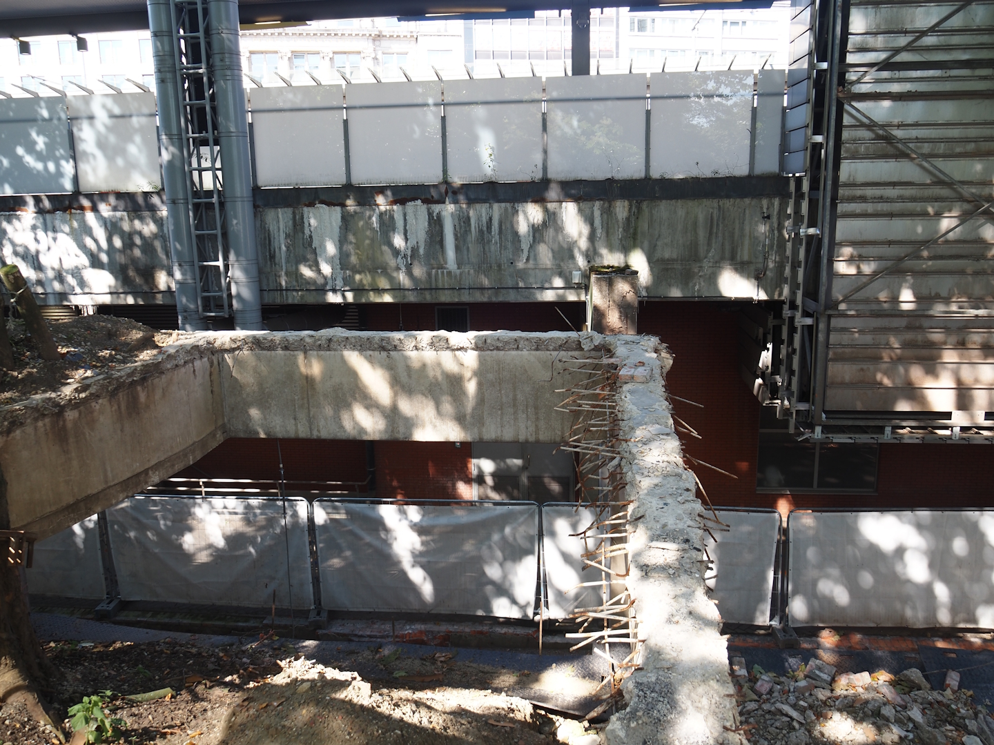 Demolition of the jubilee complex - Preserved concrete frame near meerkat exhibit and staff road next to station,  2024-07-28