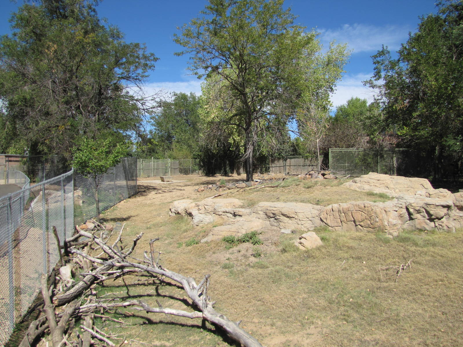 Denver Zoo 2010 - Empty ungulate enclosure