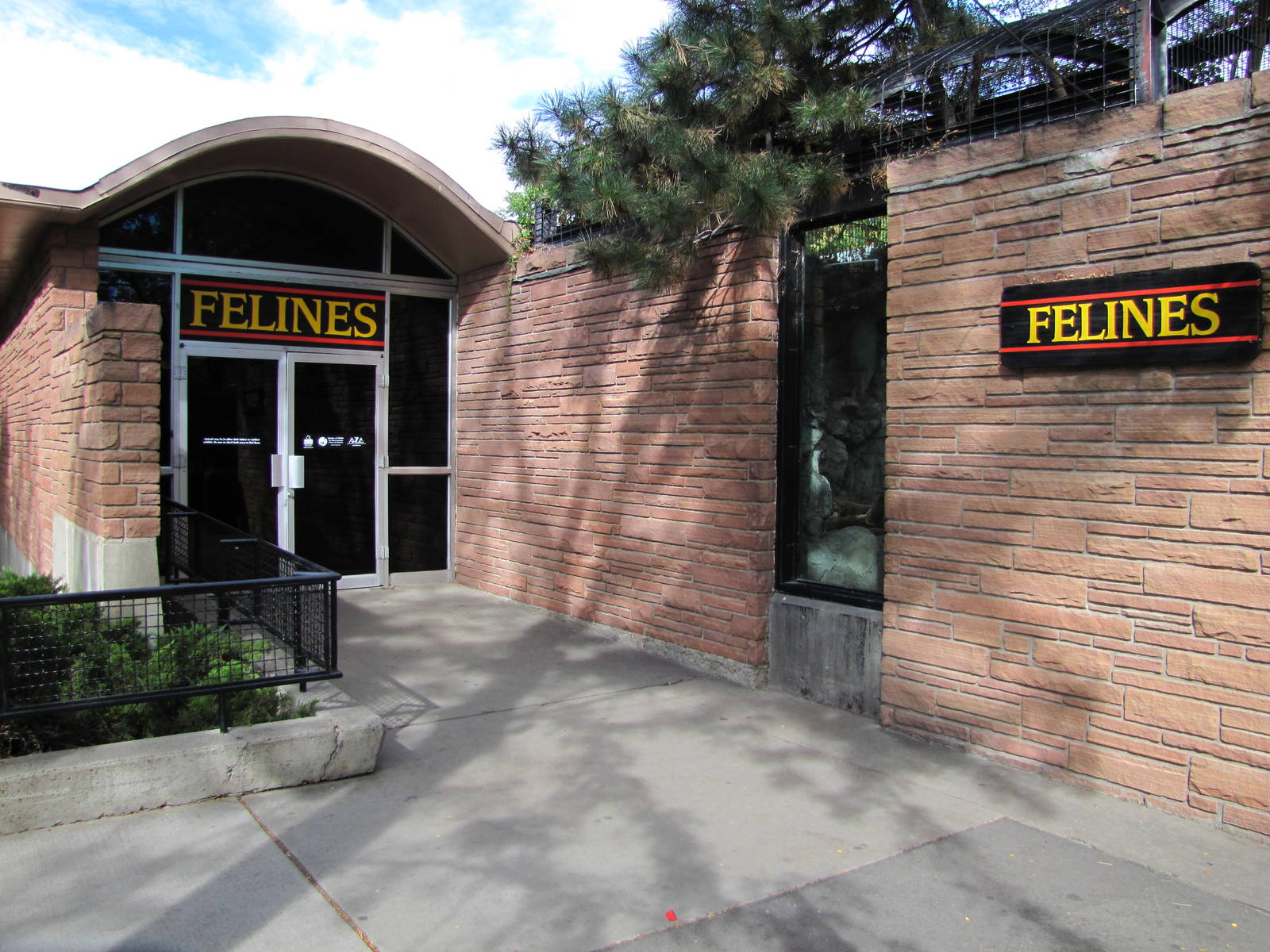 Denver Zoo 2010 - Entrance to the Feline House