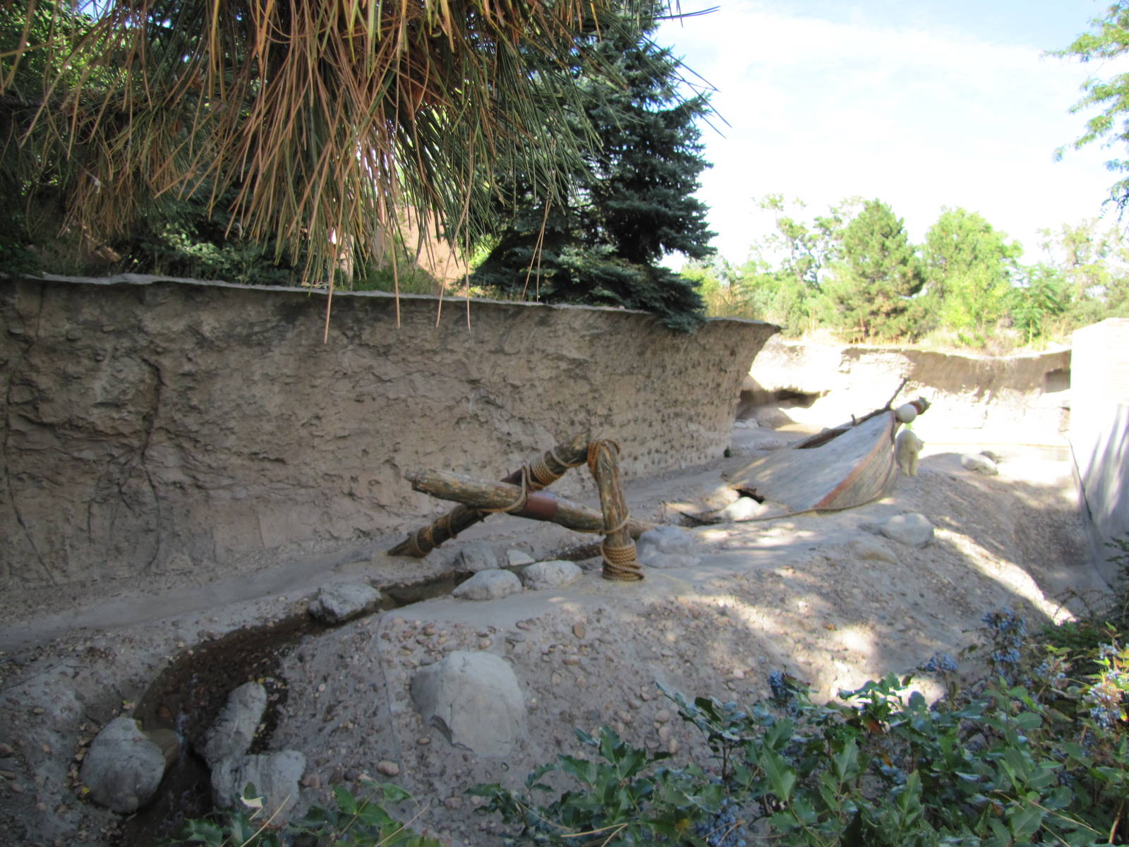 Denver Zoo 2010 - Left side of the long Polar Bear exhibit in Northern Shor