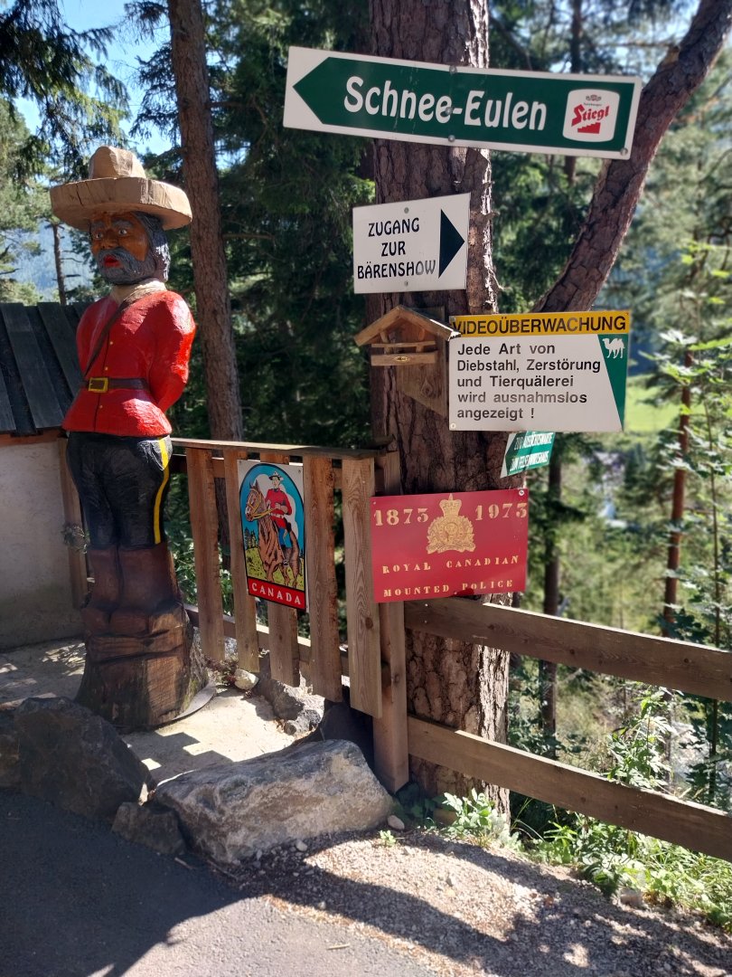 Der Weisser Zoo & Kameltheater Kernhof - Signages & warnings