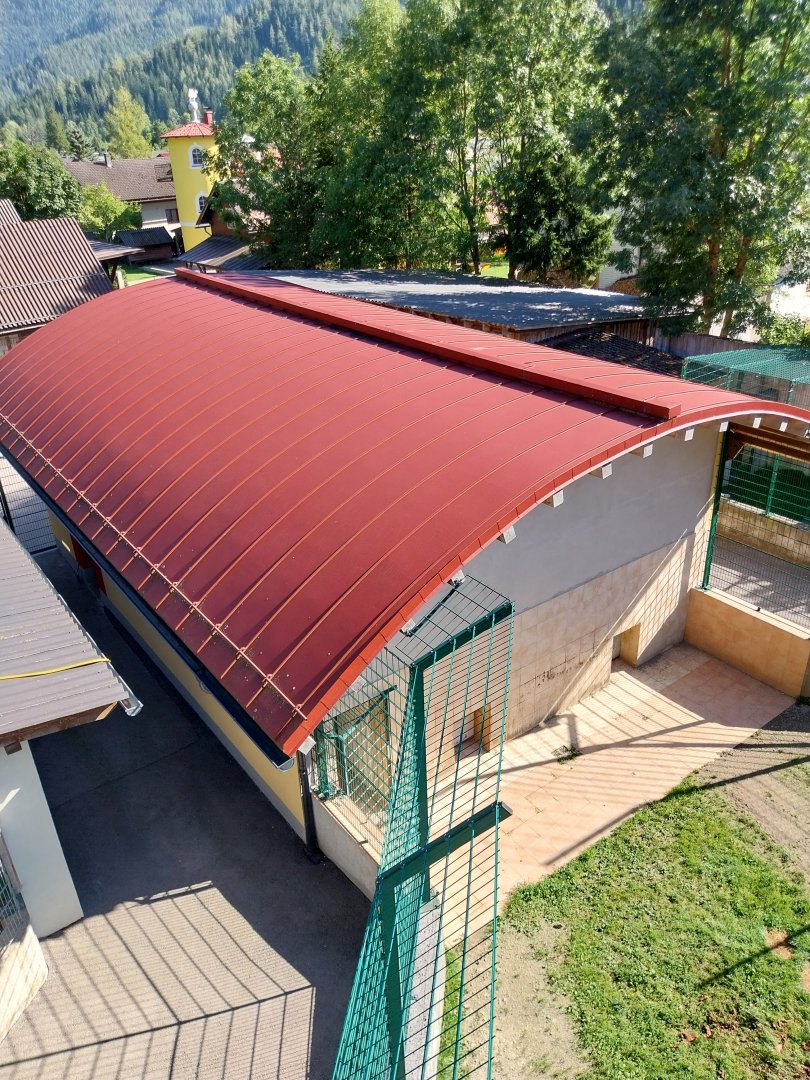 Der Weisser Zoo & Kameltheater Kernhof - Tiger holding 2