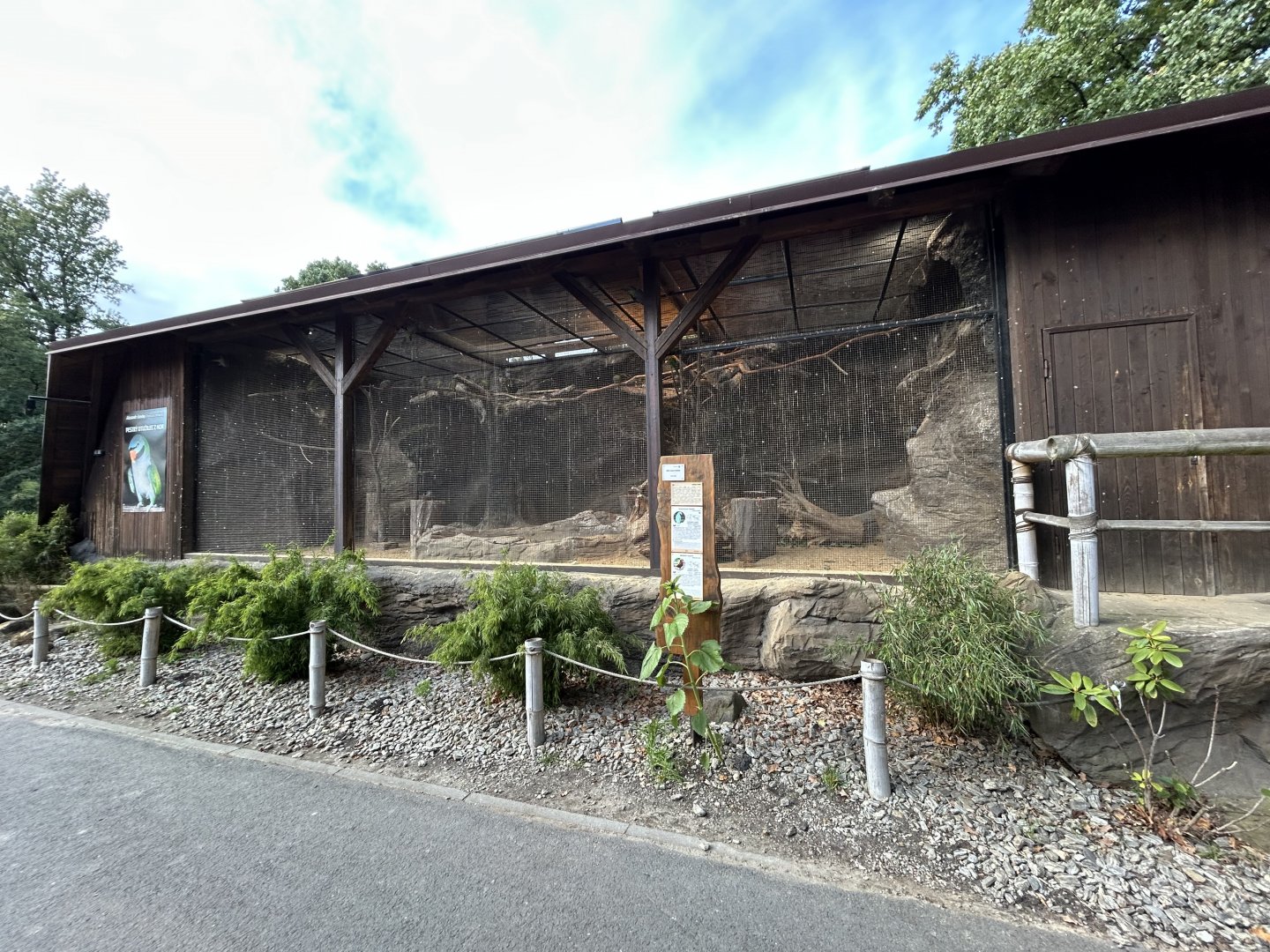 Derbyan Parakeet & Golden Pheasant Aviary