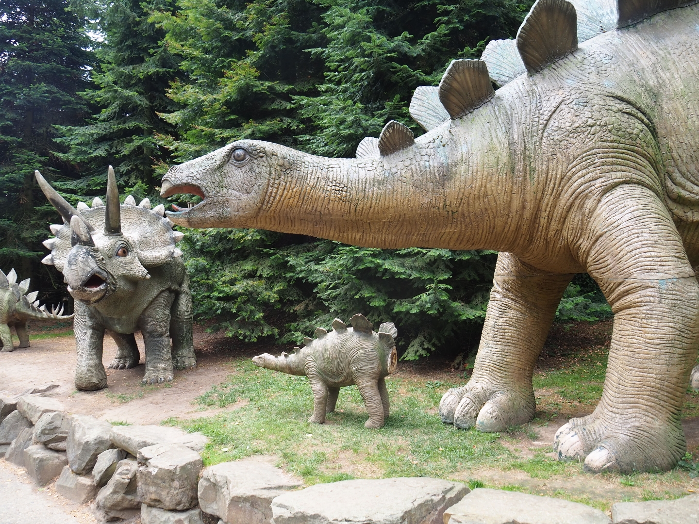 Derelict plastic dinosaurs (Aug 28th, 2018)