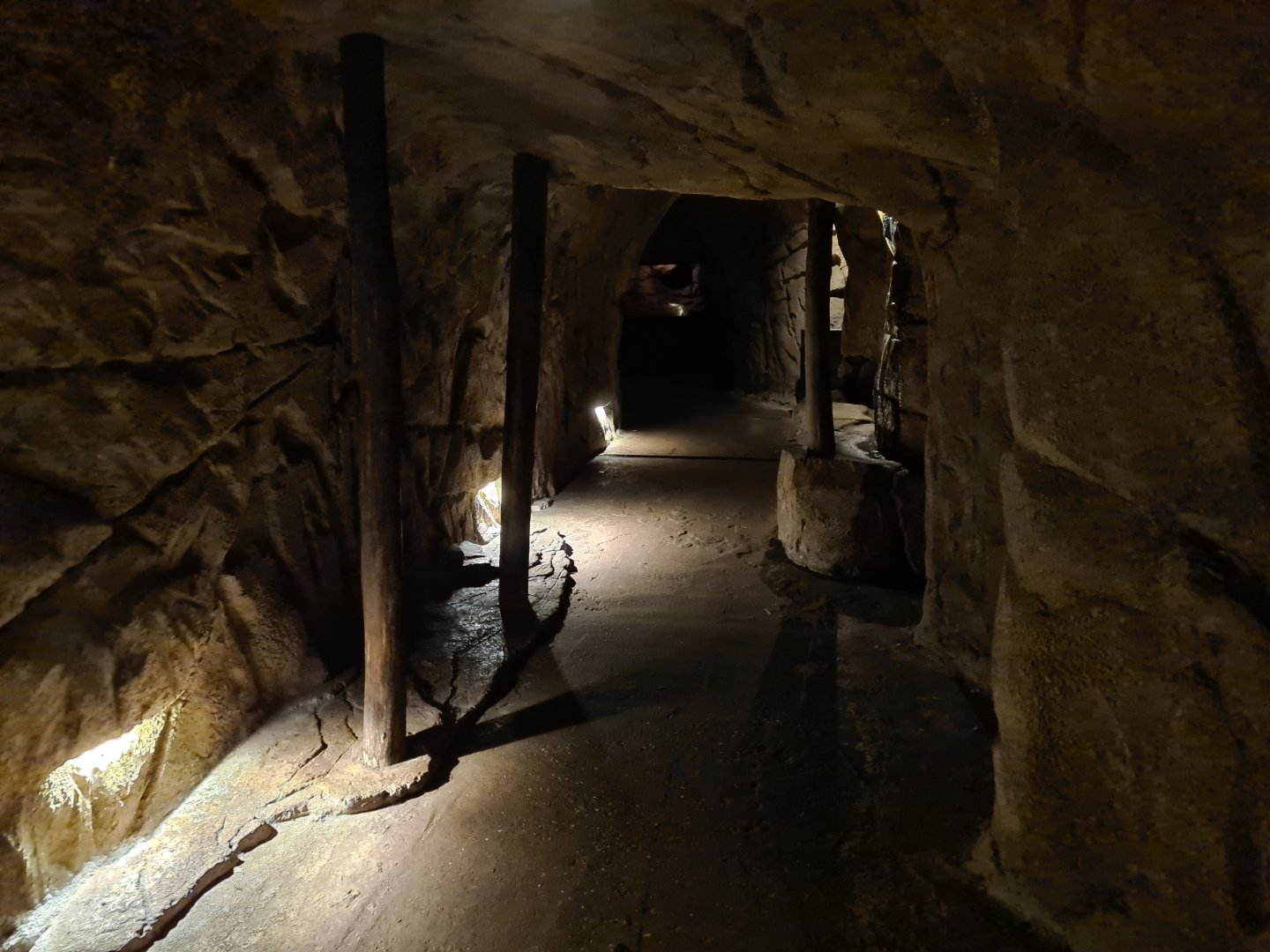 Desert - Mineshaft connecting the Bush and Desert