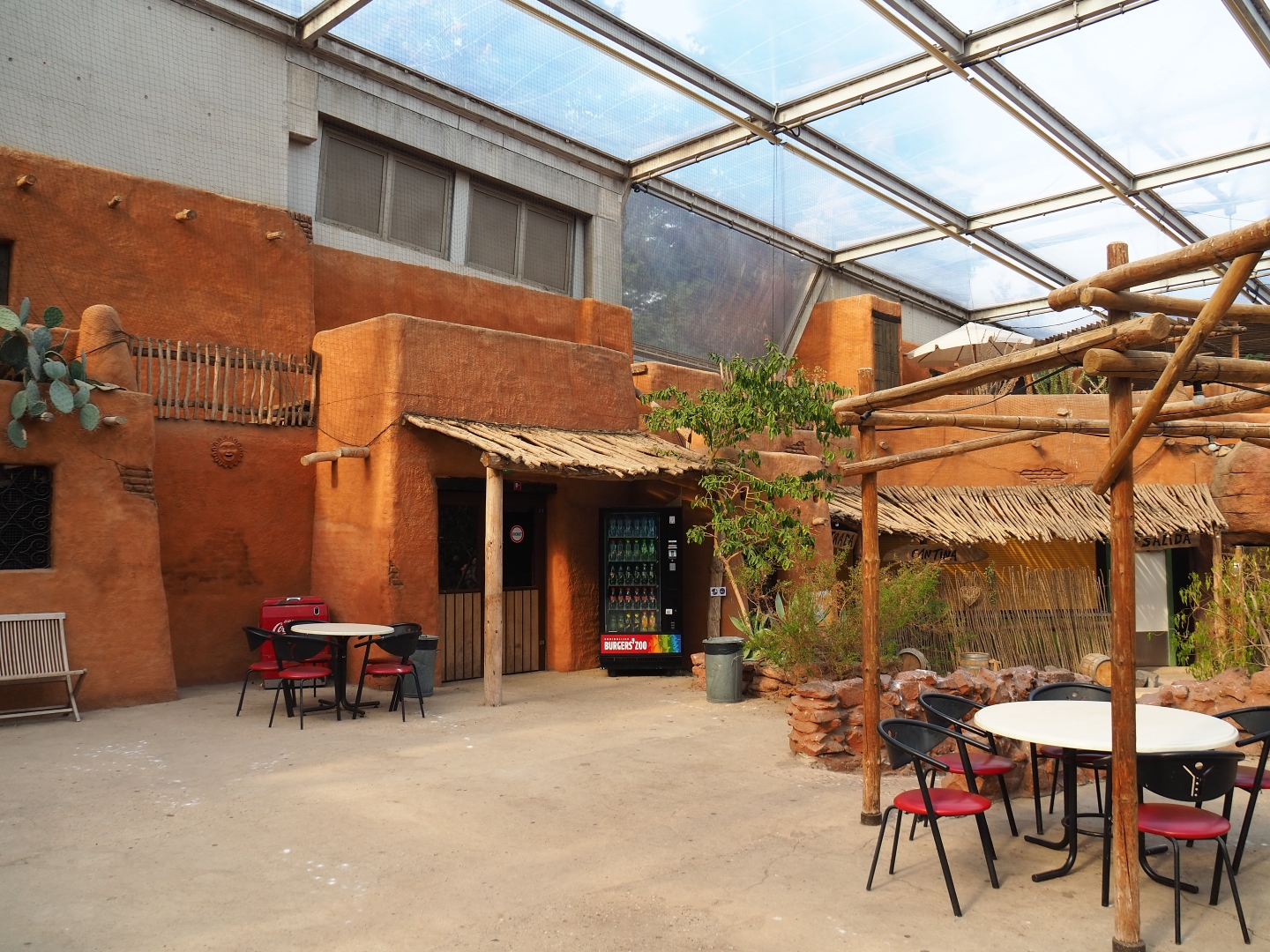 Desert restaurant and terrace area (Sep 16th, 2018)