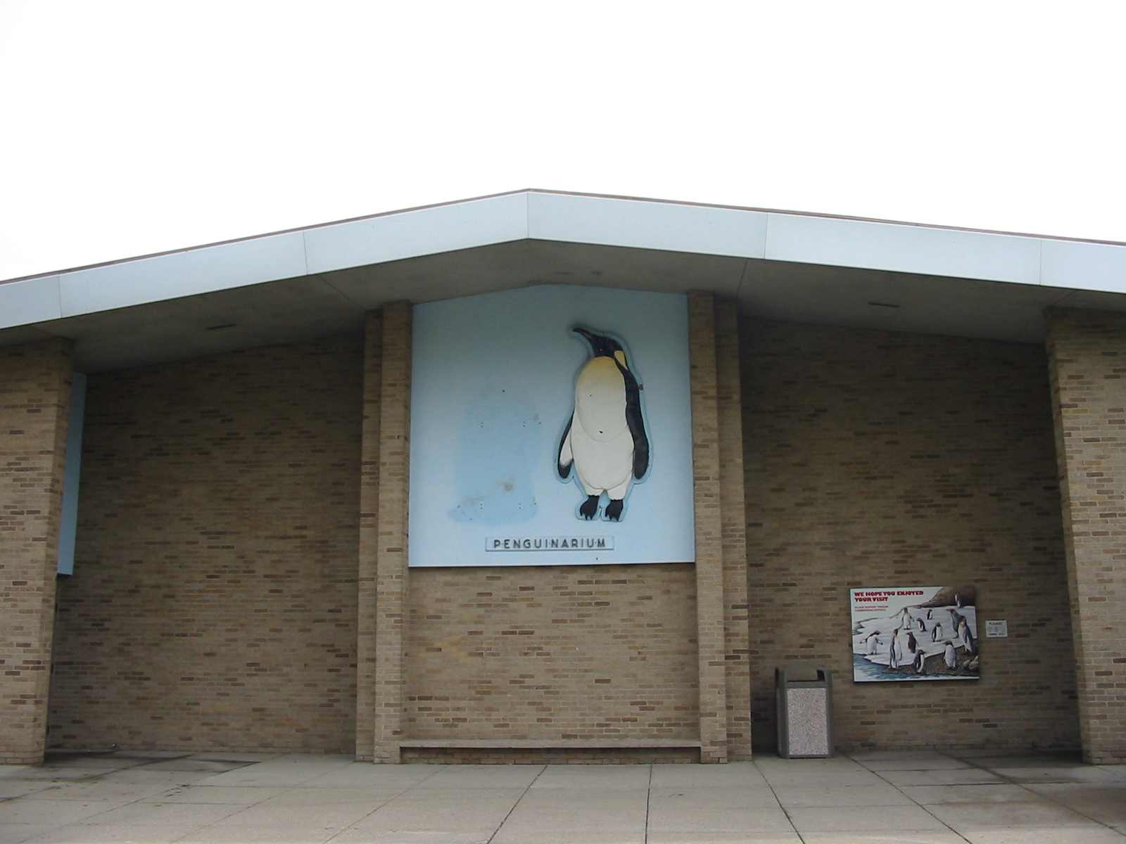 Detroit Zoo 2003 - Entrance to the Penguinarium