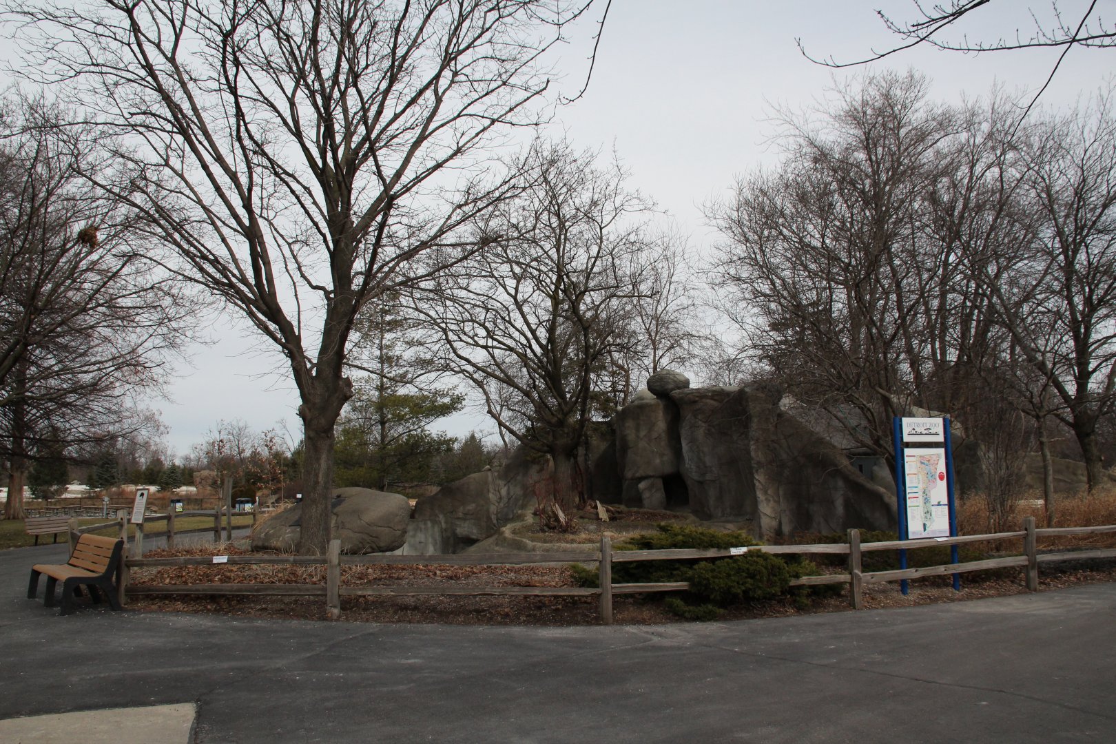 Detroit Zoo - Binturong enclosure