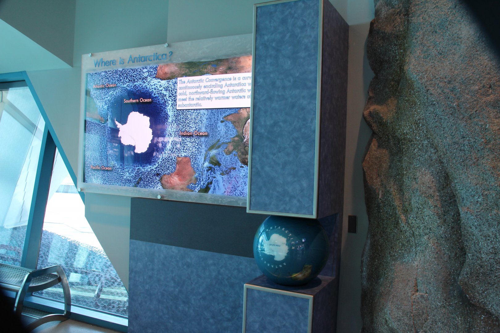 Detroit Zoo - Polk Penguin Conservation Center - Foyer exhibit