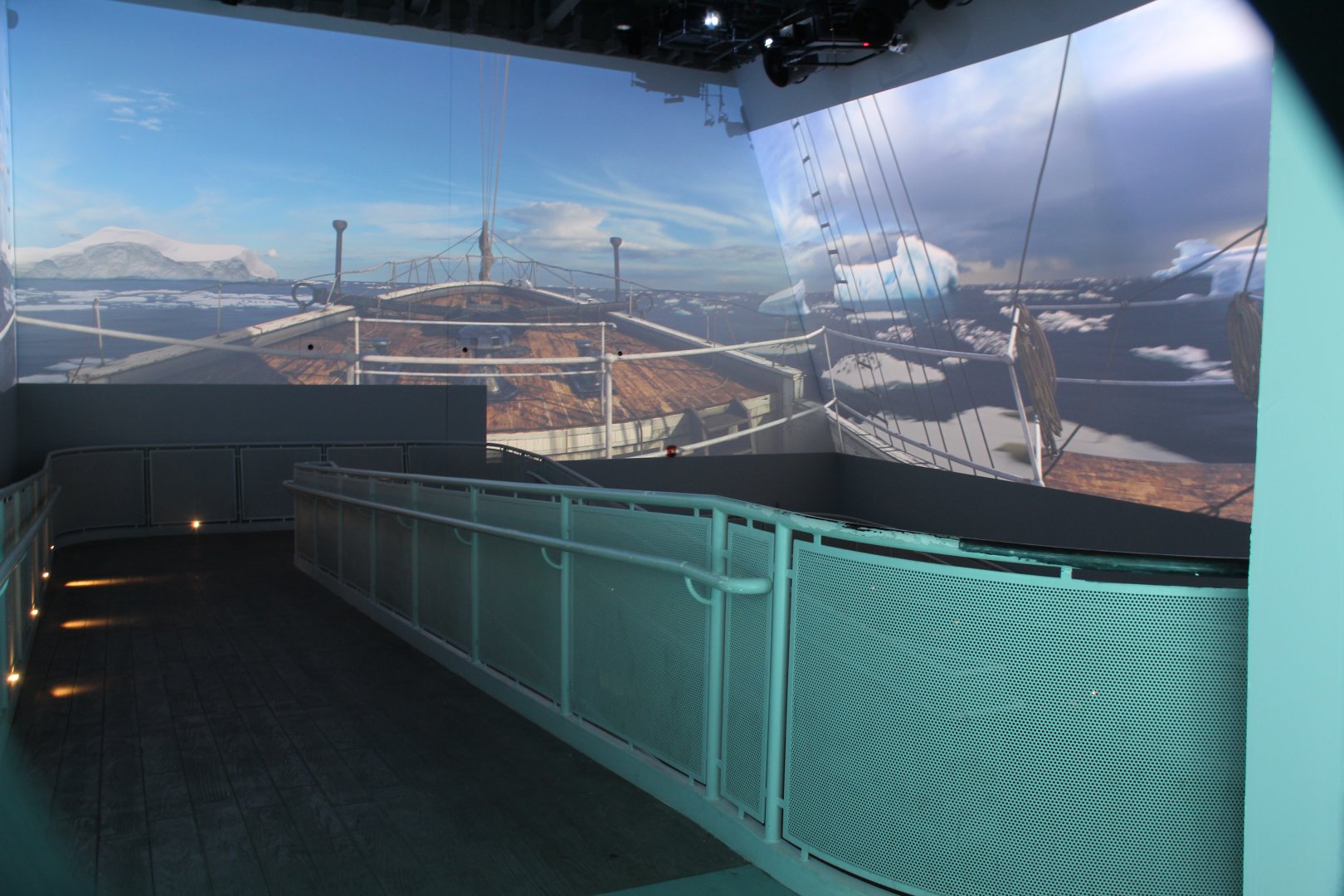 Detroit Zoo - Polk Penguin Conservation Center