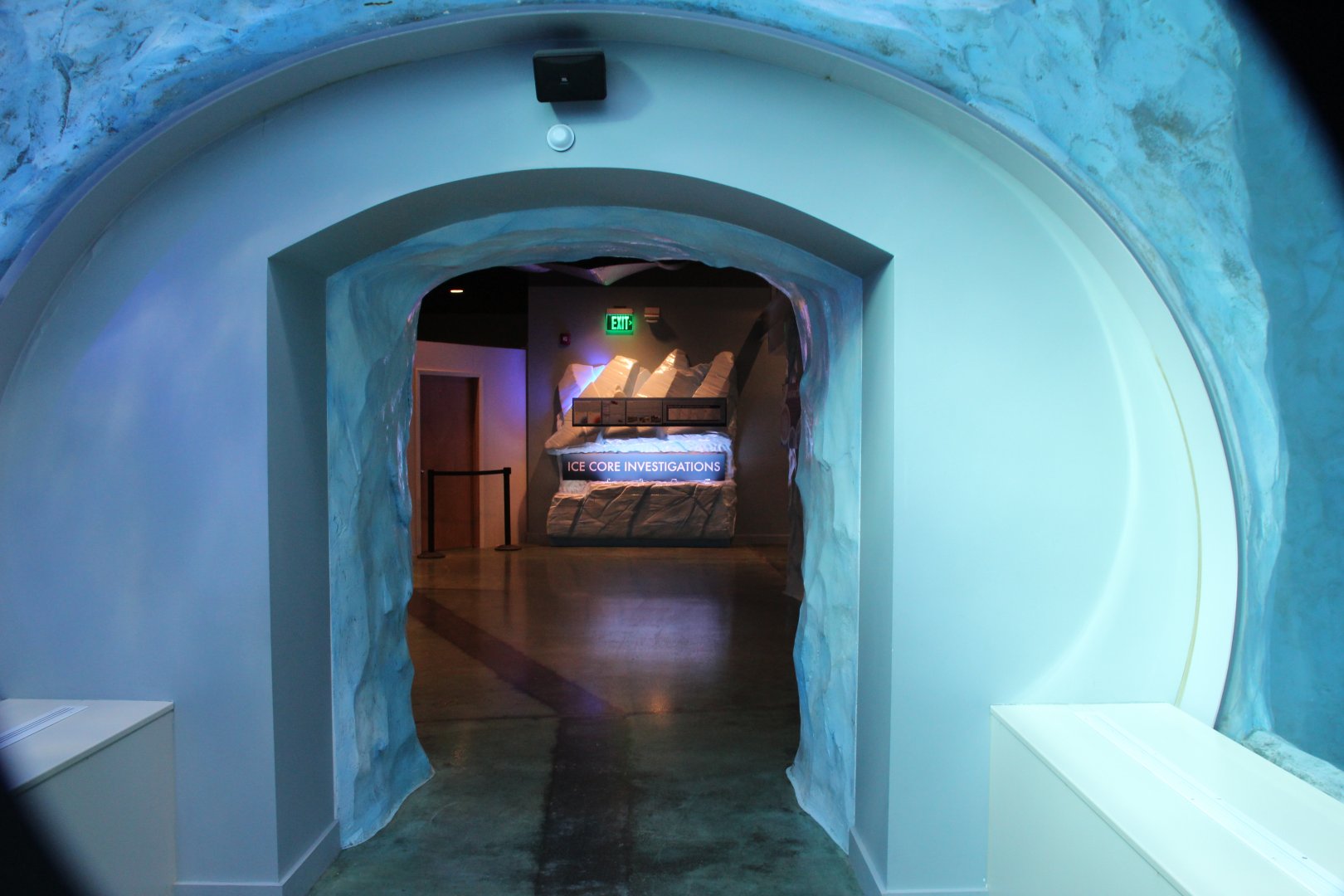 Detroit Zoo - Polk Penguin Conservation Center