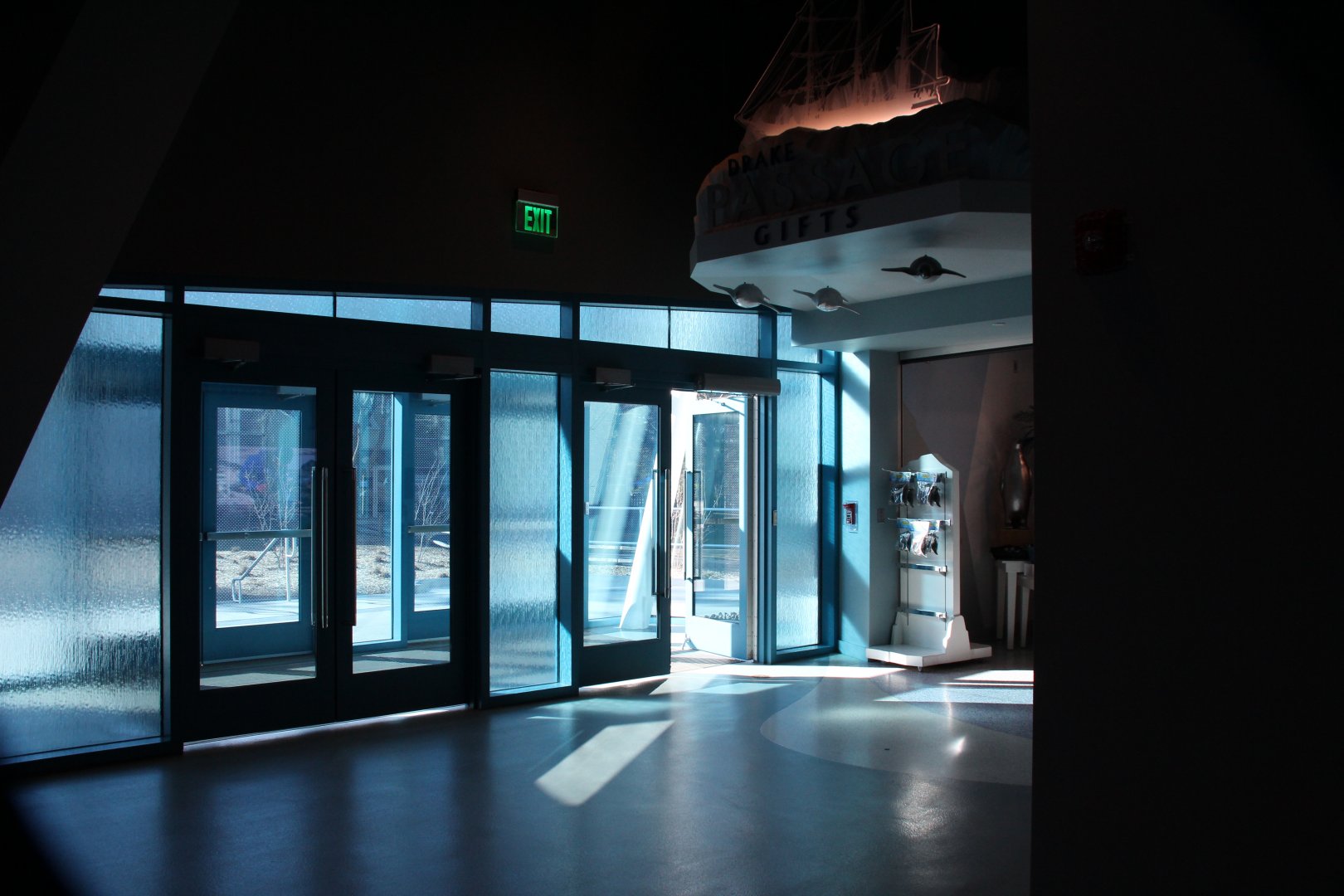 Detroit Zoo - Polk Penguin Conservation Center