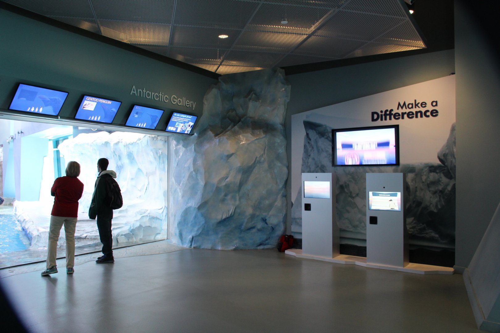 Detroit Zoo - Polk Penguin Conservation Center