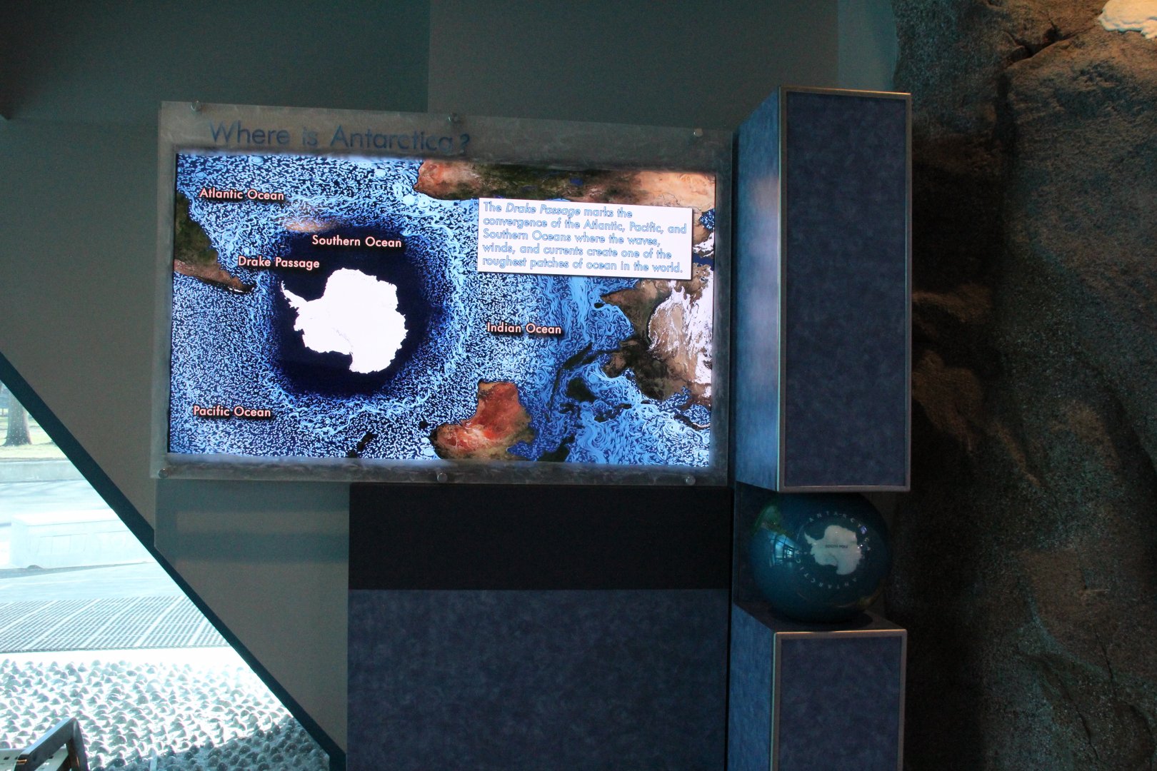 Detroit Zoo - Polk Penguin Conservation Center