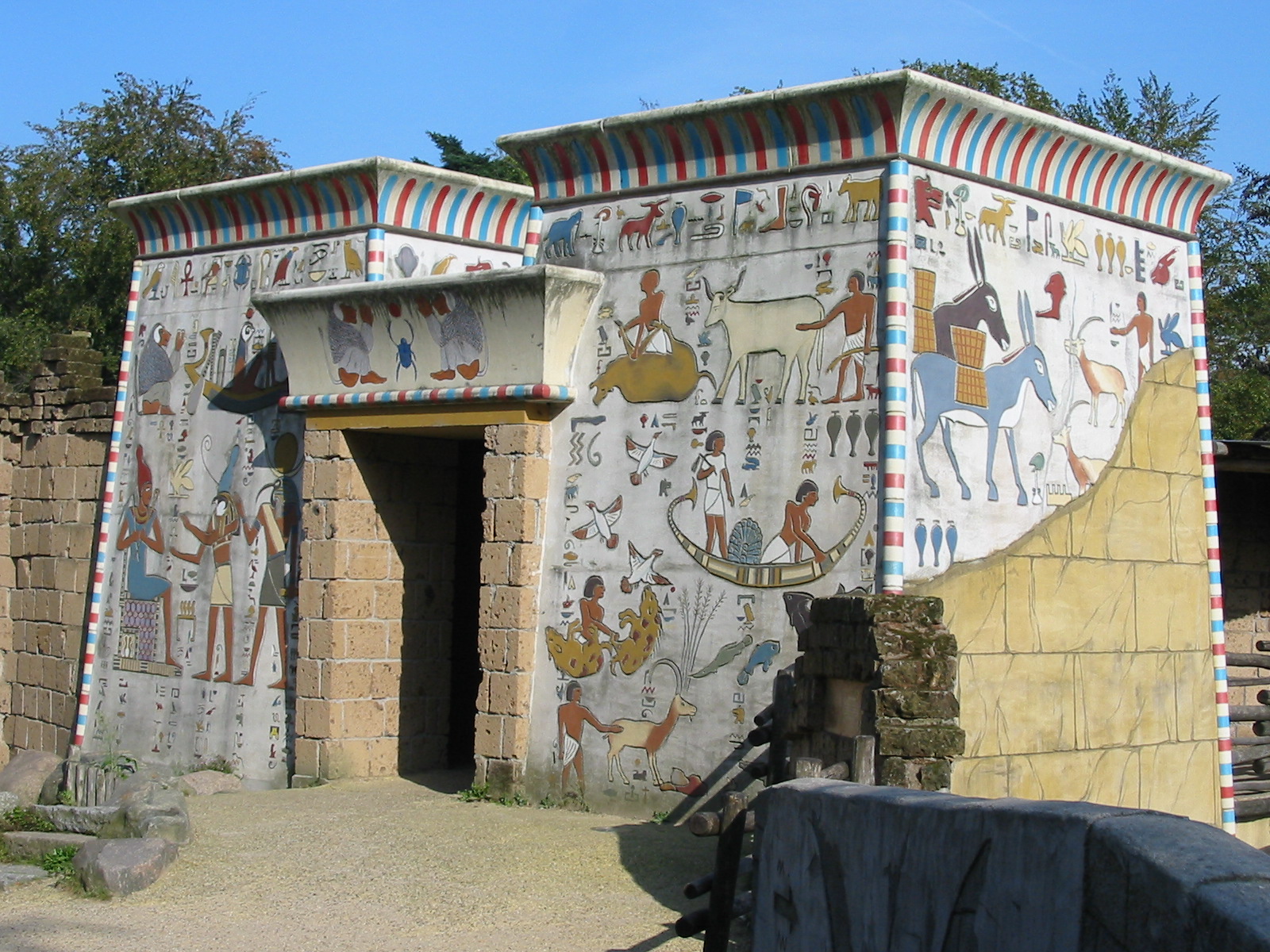 Dierenpark Amersfoort 2004 - Egyptian temple
