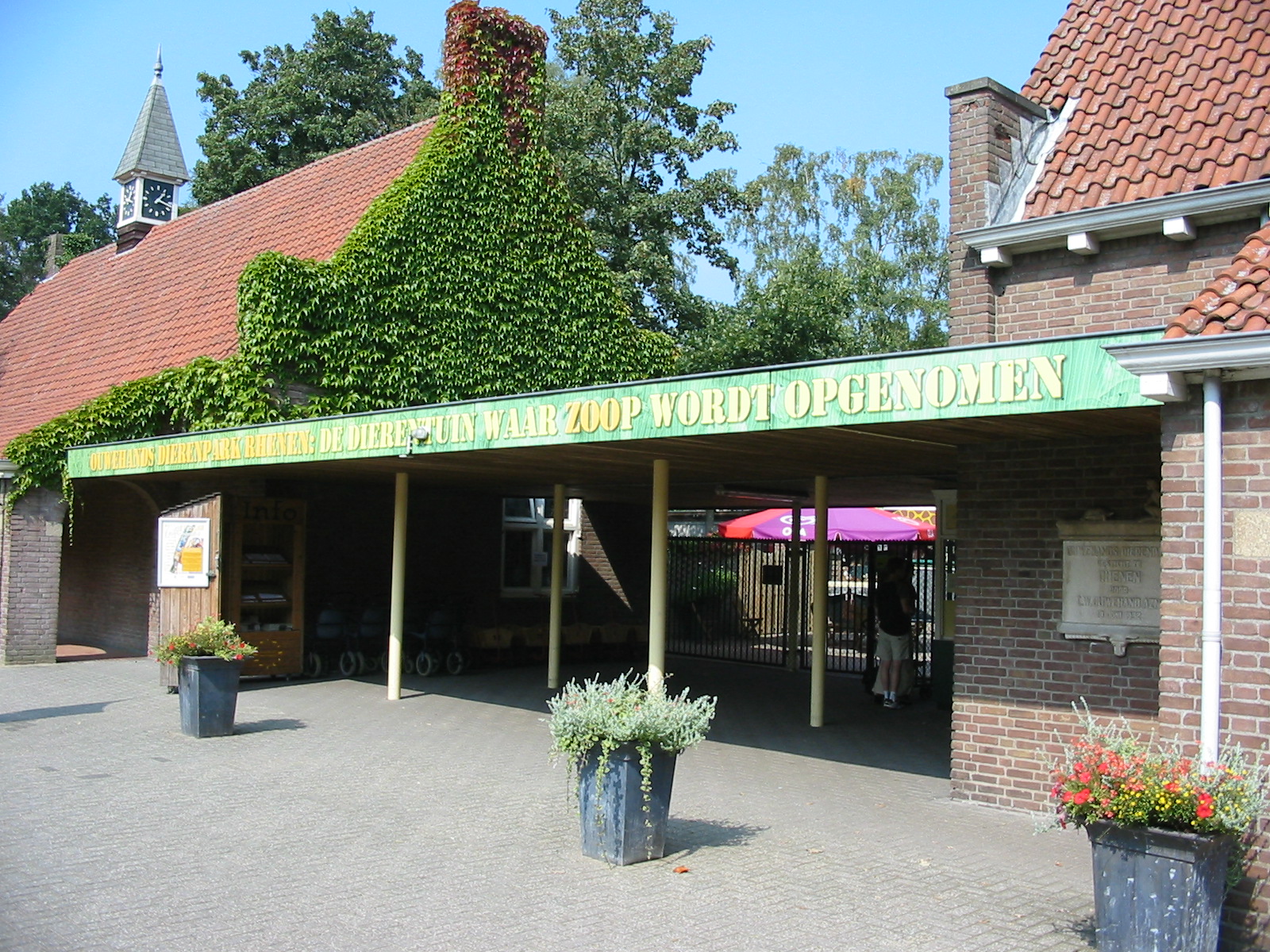 Dierenpark Rhenen 2004 - Exit from the Zoo
