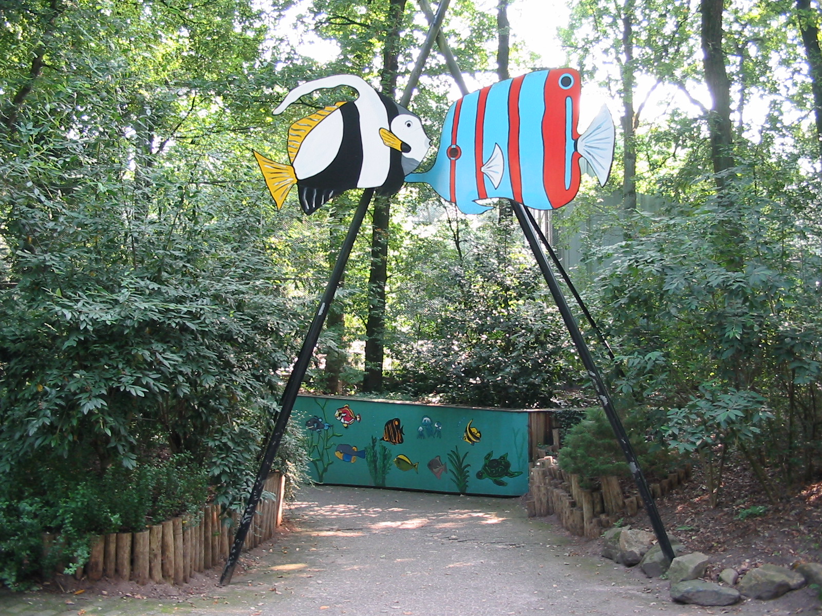 Dierenpark Rhenen 2004 - Somewhat not impressive entrance to the zoo aquari