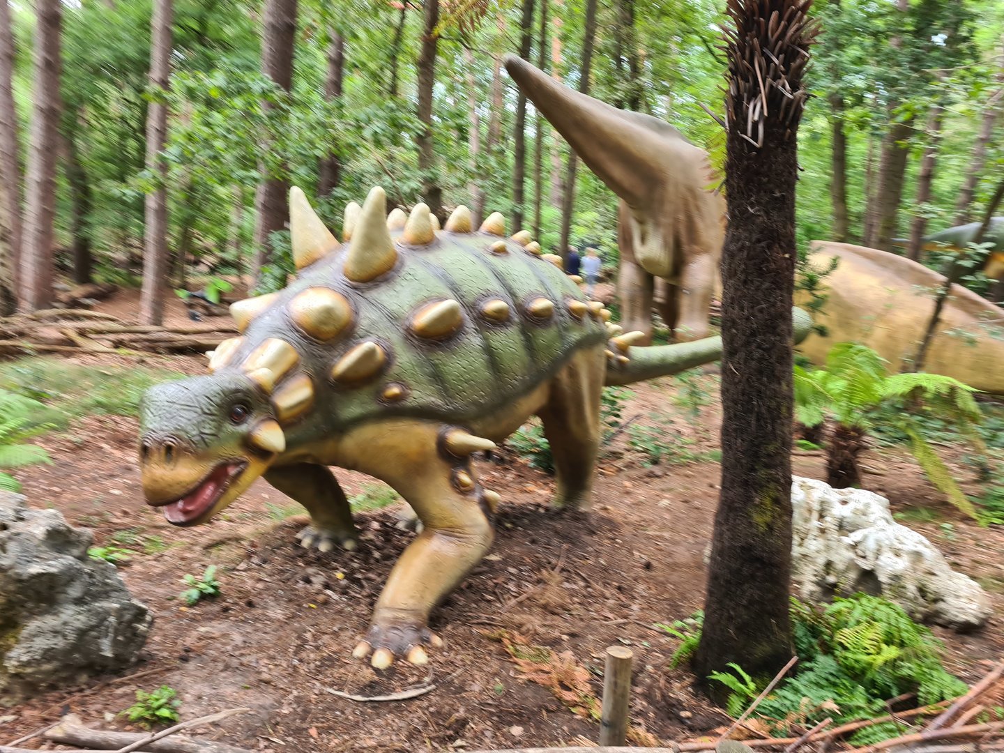 Dino forest - Euoplocaphalus