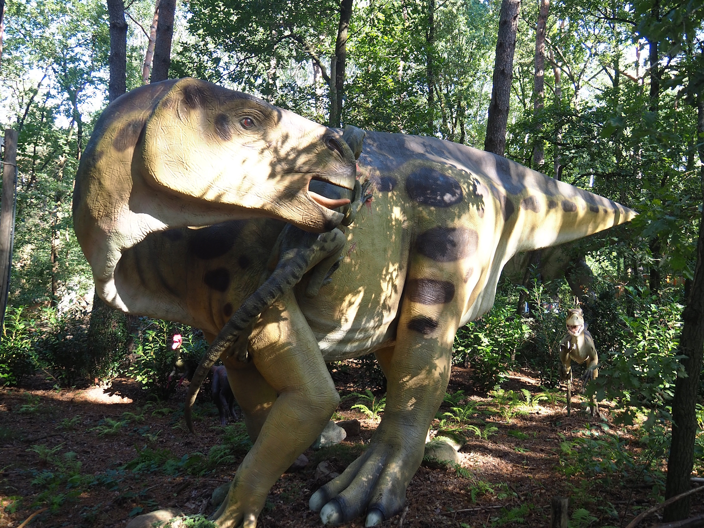 Dino Forest - Iguanodon attacked by Deinonychus models, 2023-09-24
