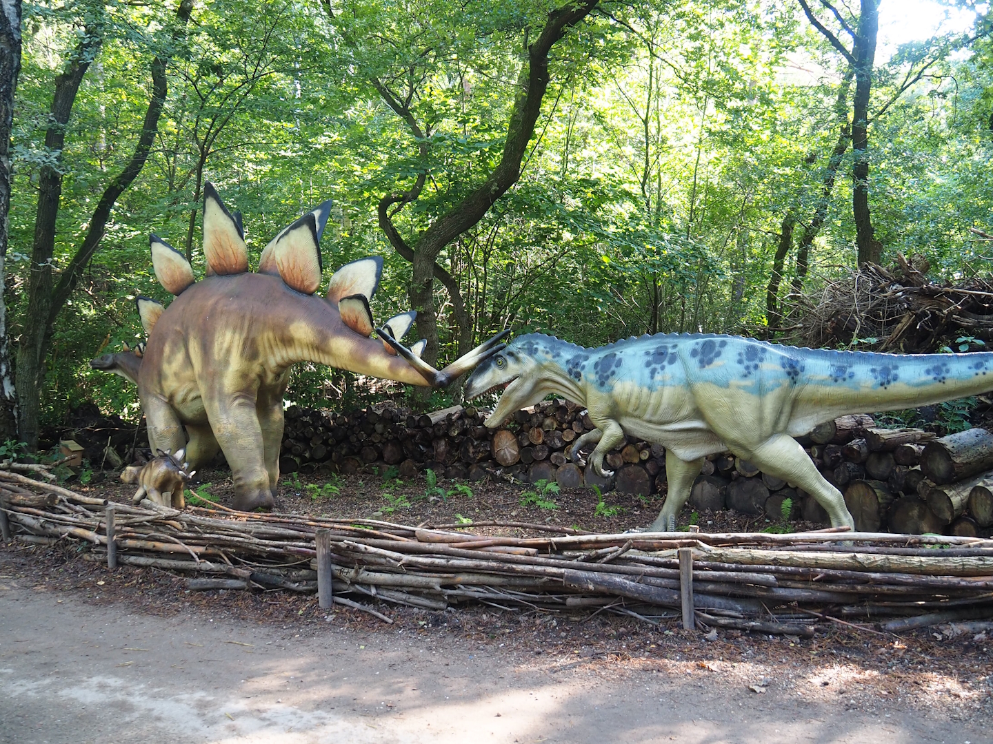 Dino Forest - Stegosaurus and Allosaurus models, 2023-09-24