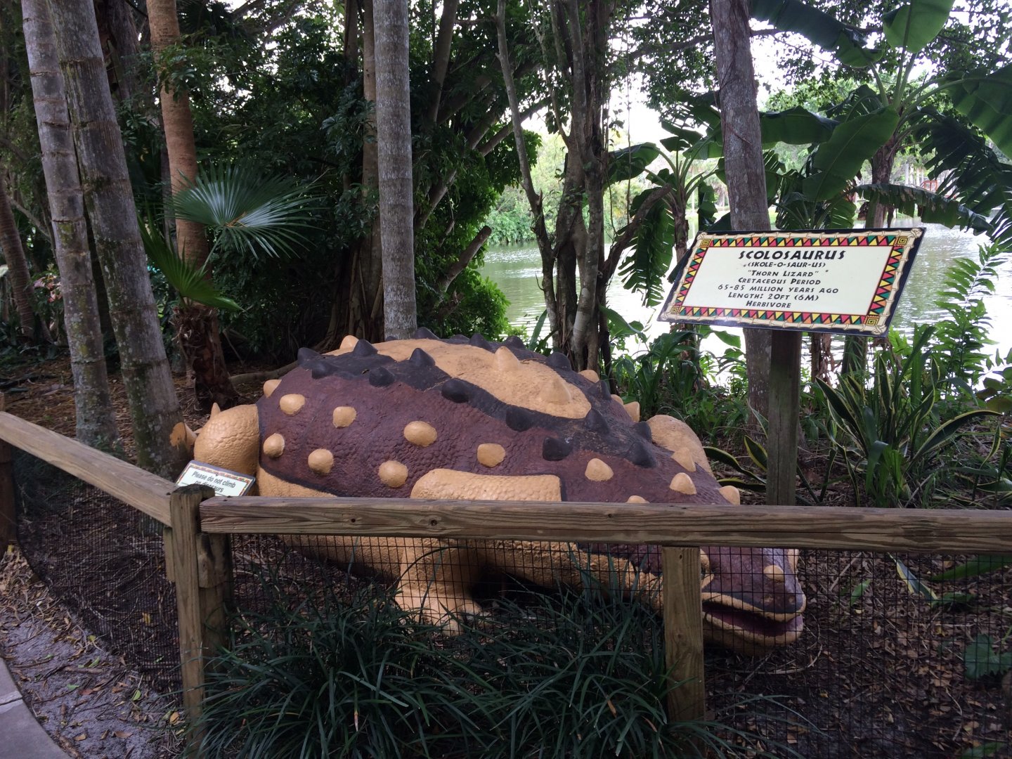 Dinosaur statue (2016)