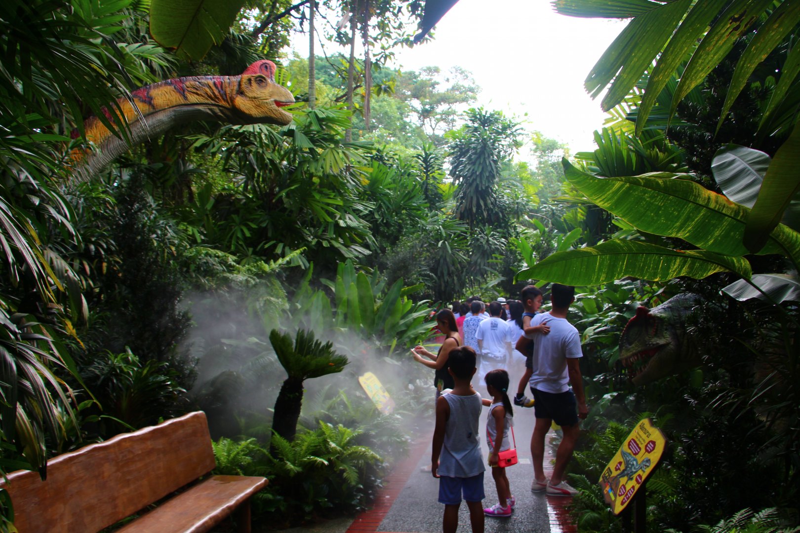 Dinosaur Valley - Omeisaurus and Allosaurus