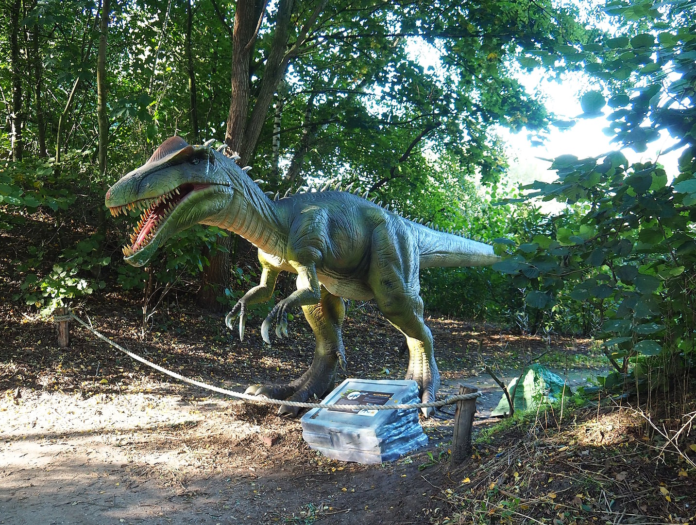Dinosaur Weeks - Allosaurus sculpture, 2022-10-09
