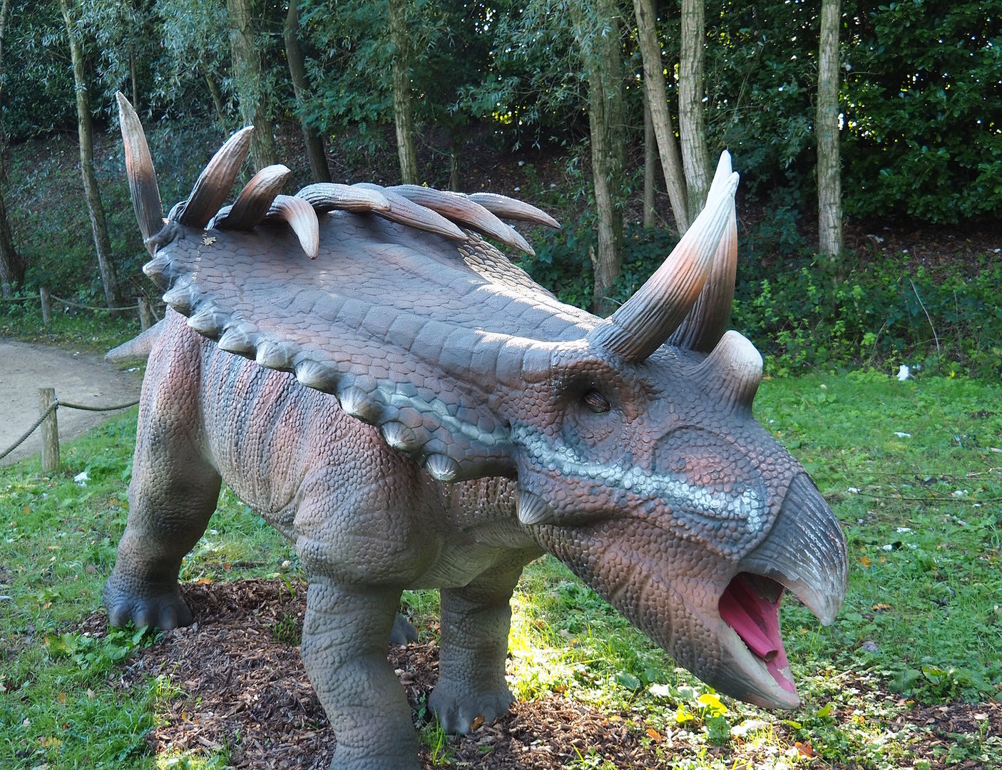 Dinosaur Weeks - Kosmoceratops sculpture, 2022-10-09