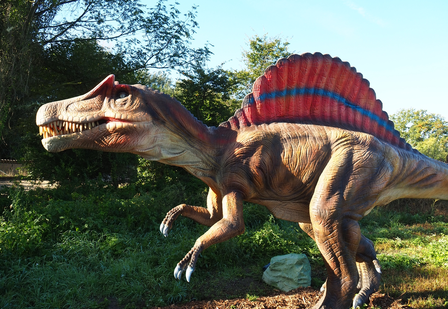 Dinosaur Weeks - Spinosaurus sculpture, 2022-10-09