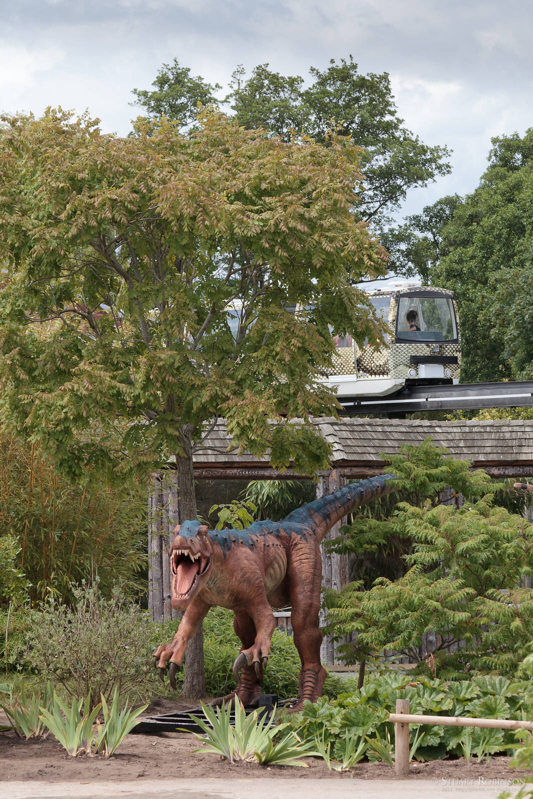 Dinosaurs are Alive! 16/06/2011