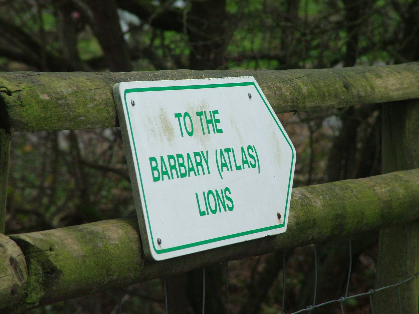 Direction sign at Port Lympne 27/11/09