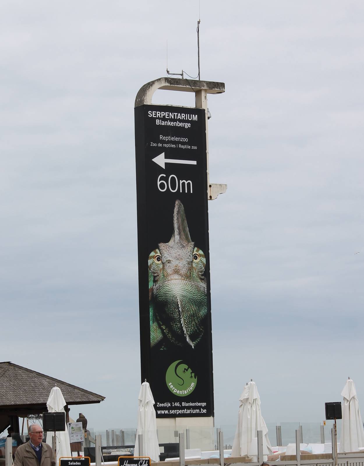 Direction-sign to the Serpentarium