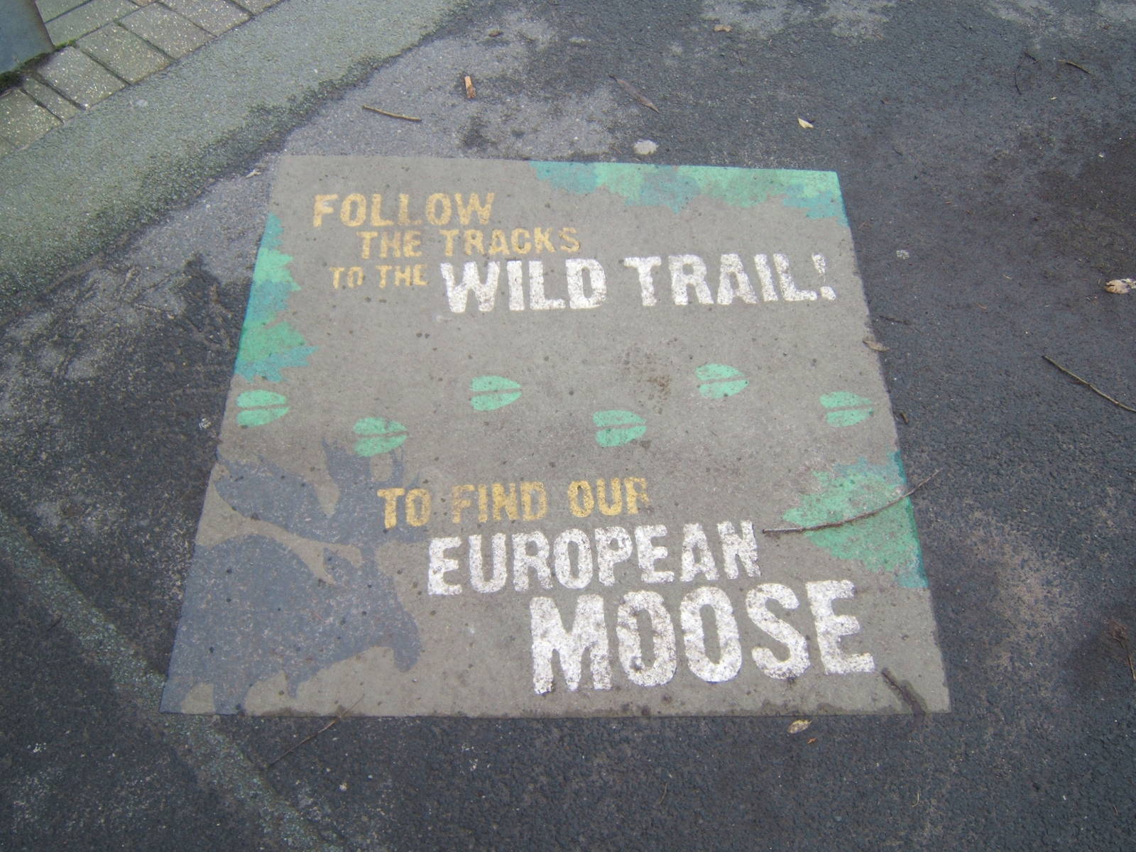 Direction signage on path