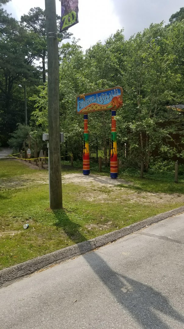 Discover Australia sign