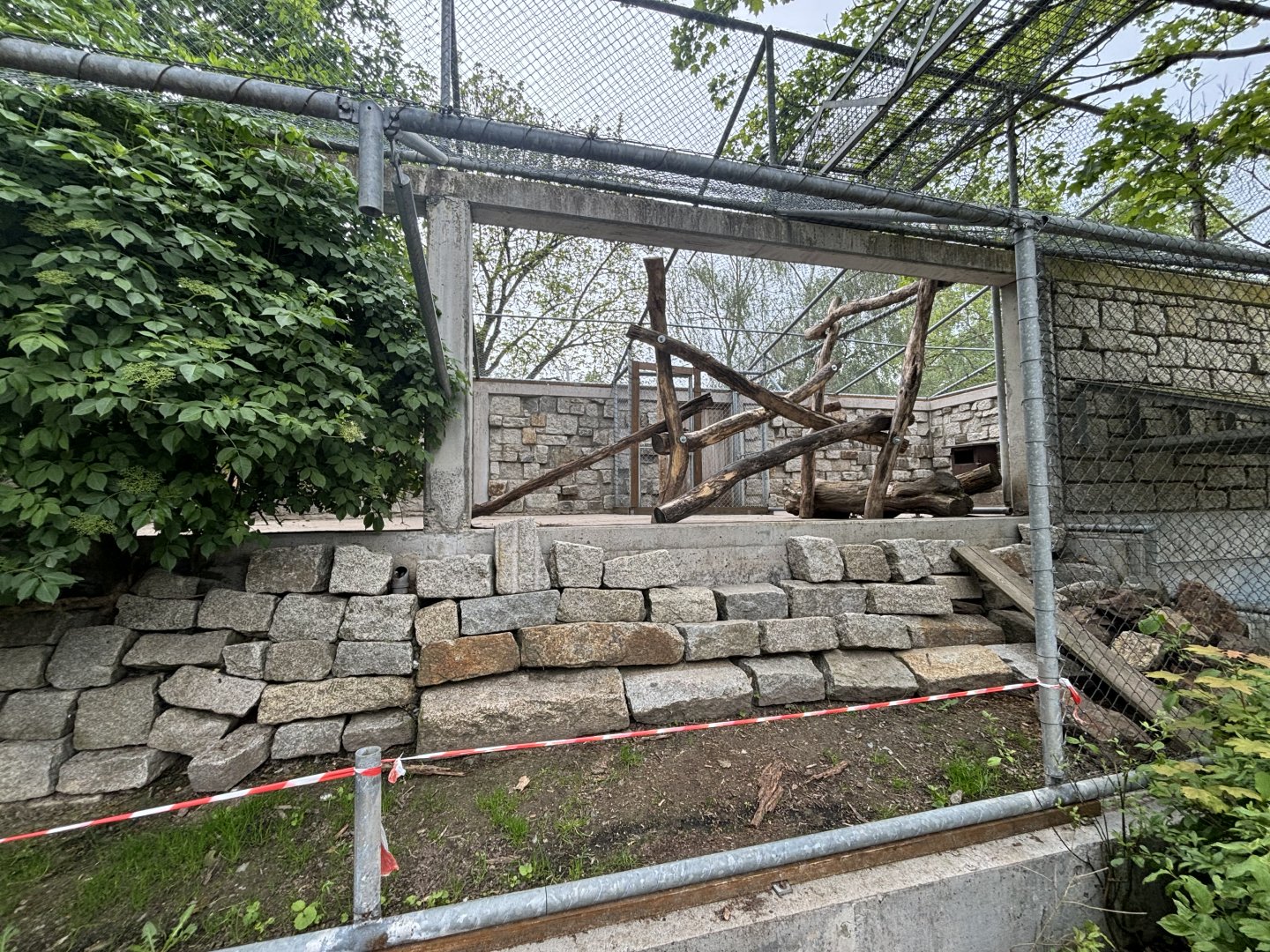 Dismantled Coatimundi Enclosure at Zoologischer Garten Hof