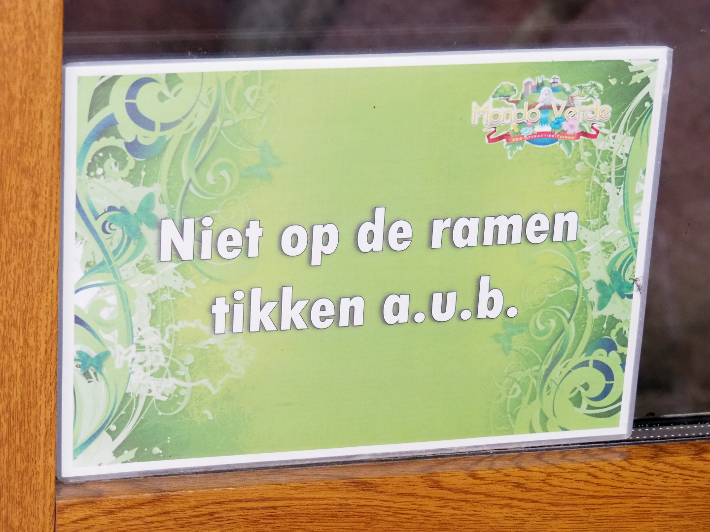 Do not tap on the windows please sign (Aug 28th, 2018)