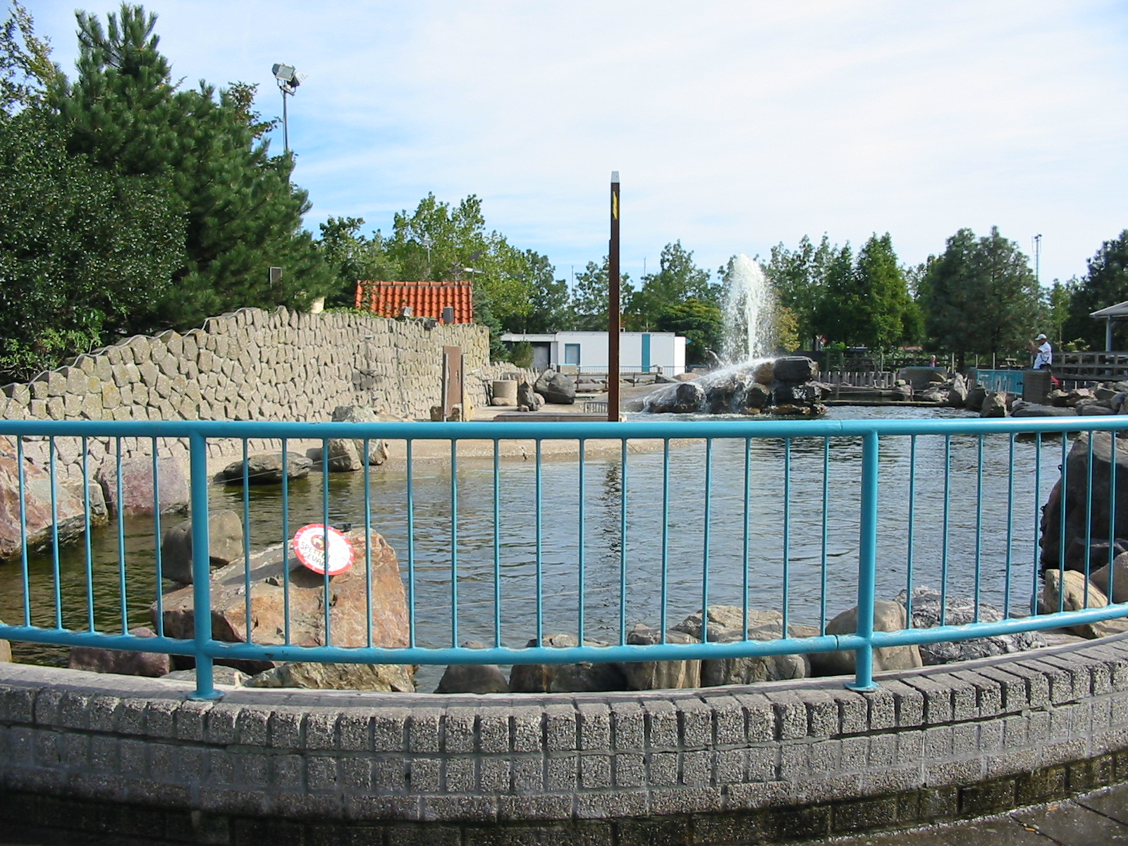 Dolfinarium Harderwijk 2004 - Side view of the Steller Sea Lion pool