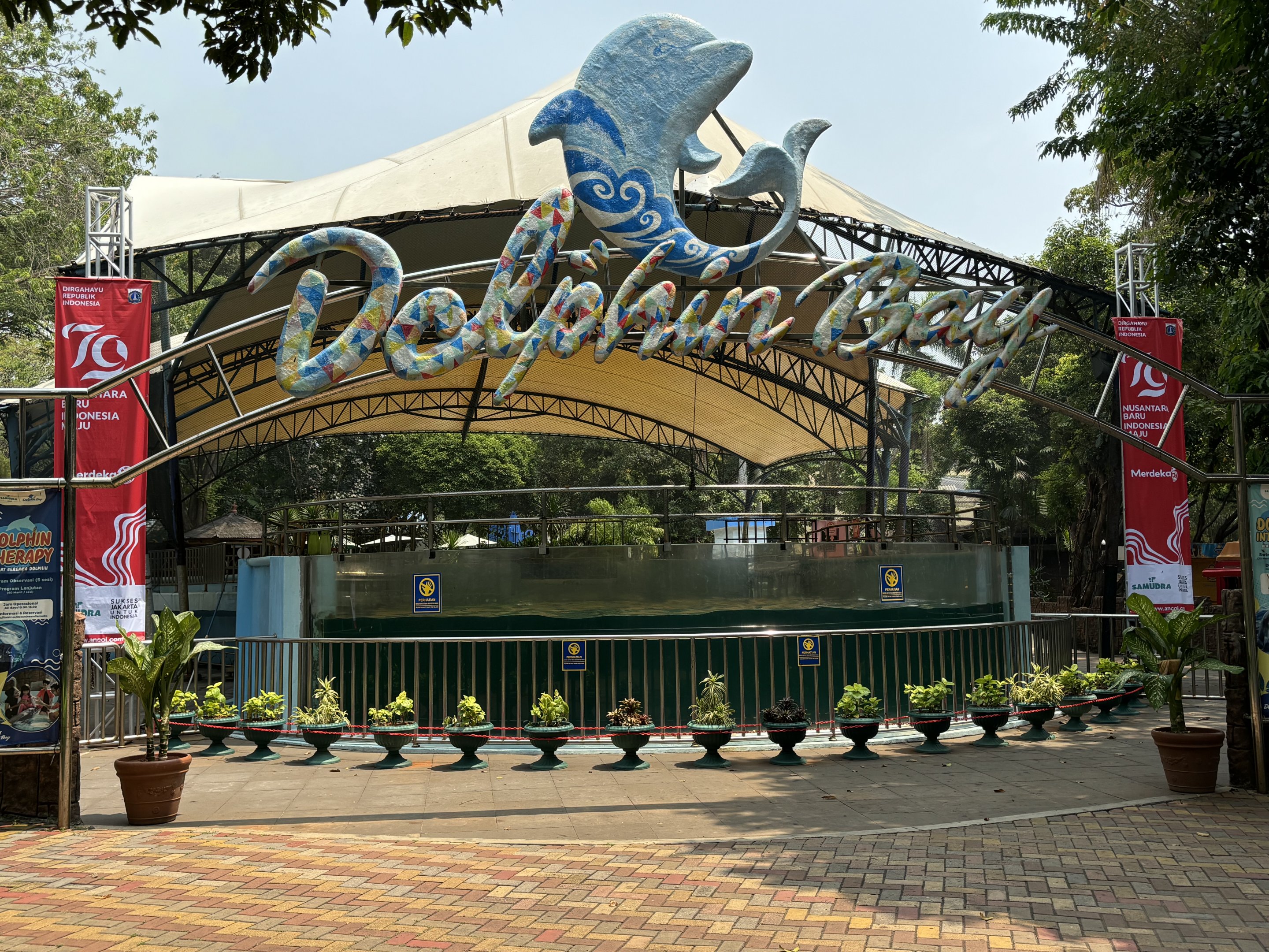 Dolphin Bay