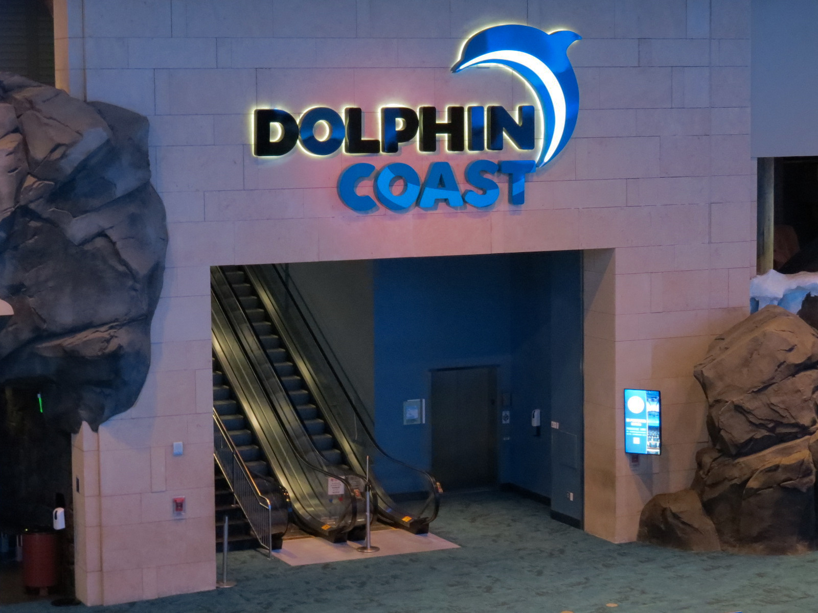 Dolphin Coast - Entry from Lobby
