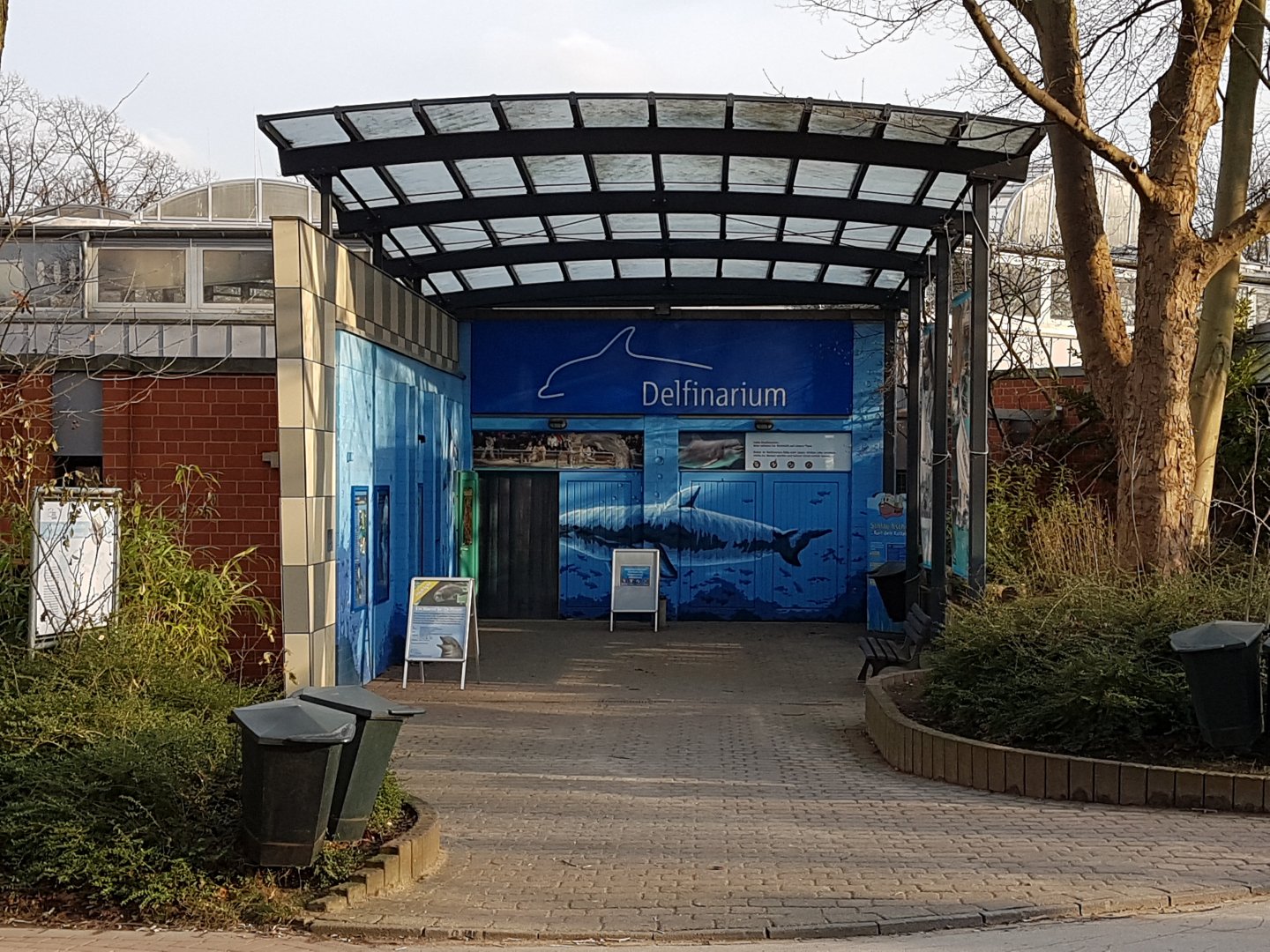 Dolphinarium entrance