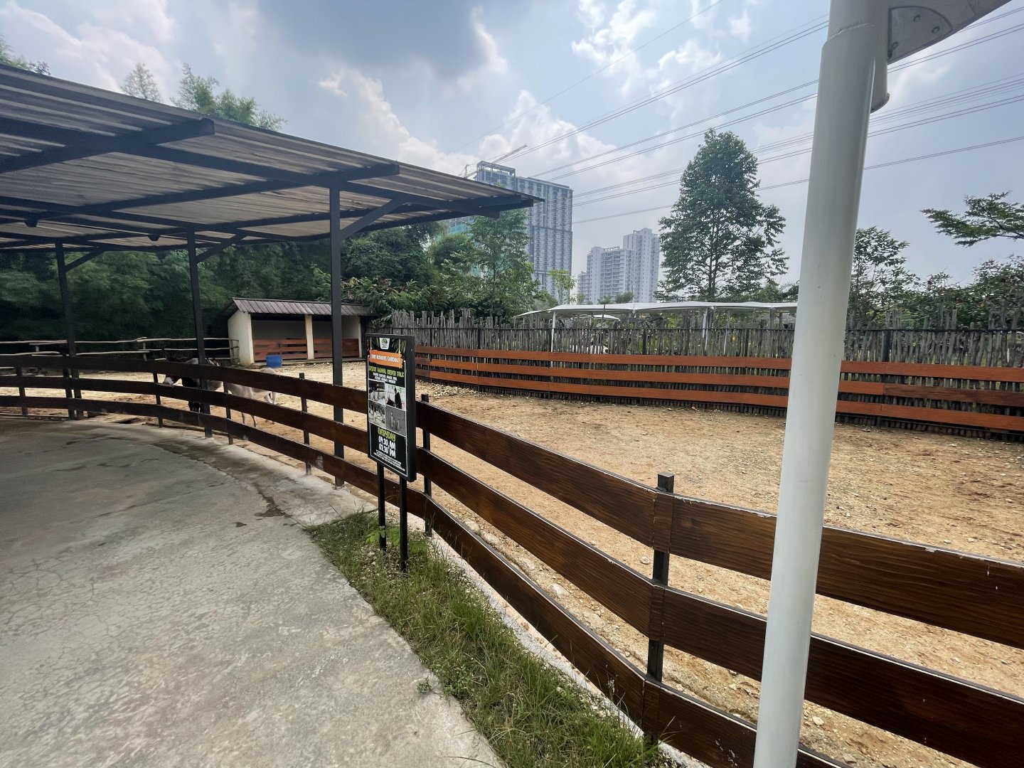 donkey exhibit - aviary park