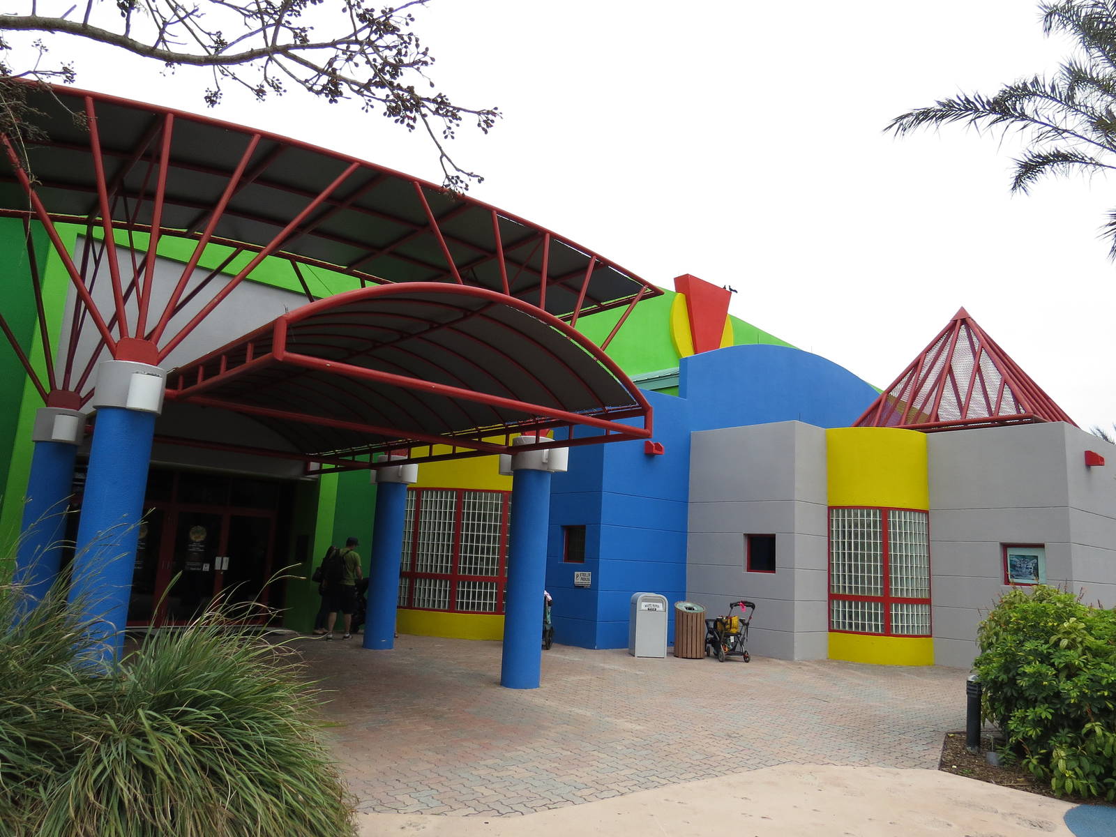 Dr Wilde's World exterior, March 2015