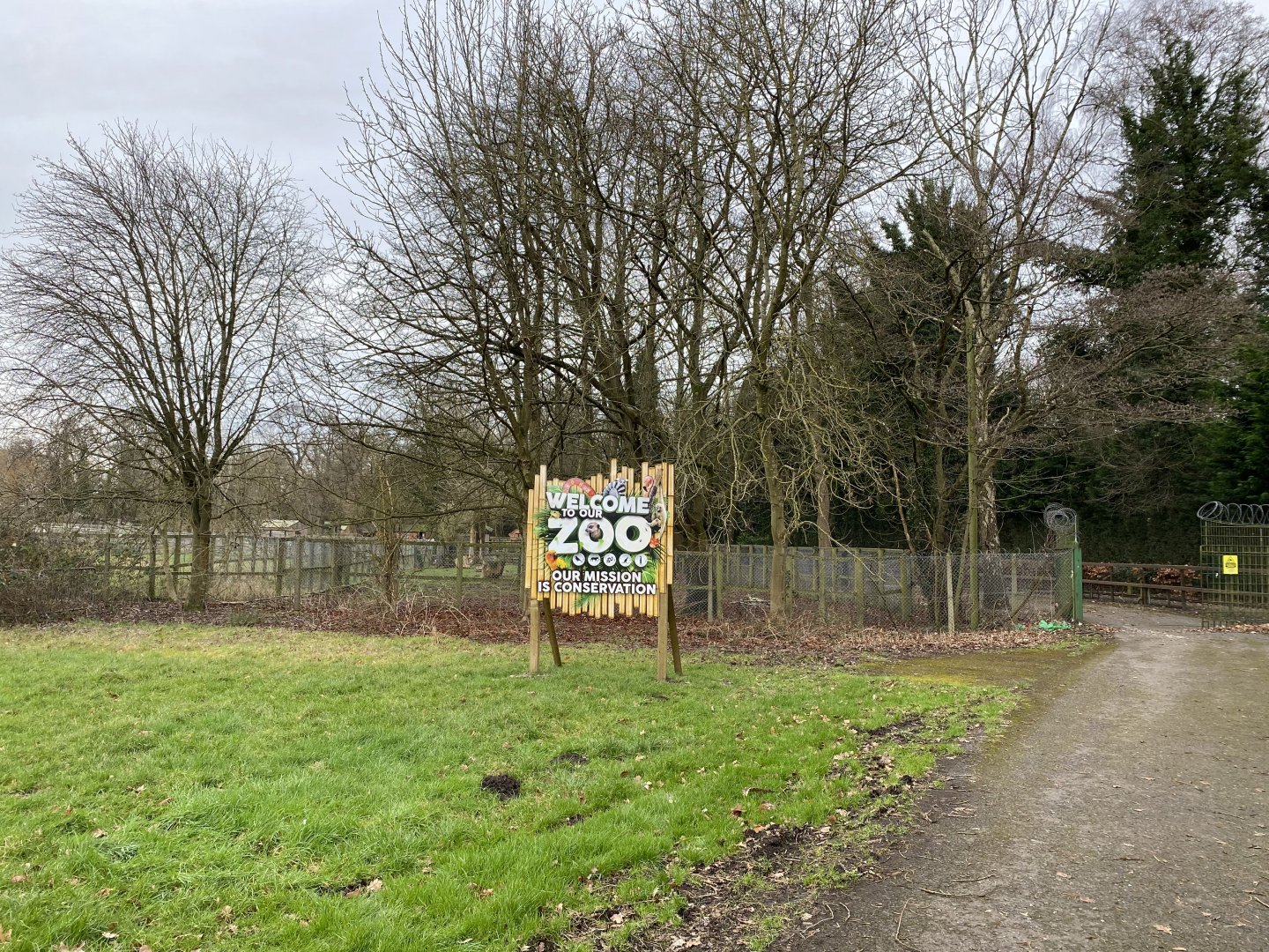 Drayton Manor Theme Park zoo...entrance signage