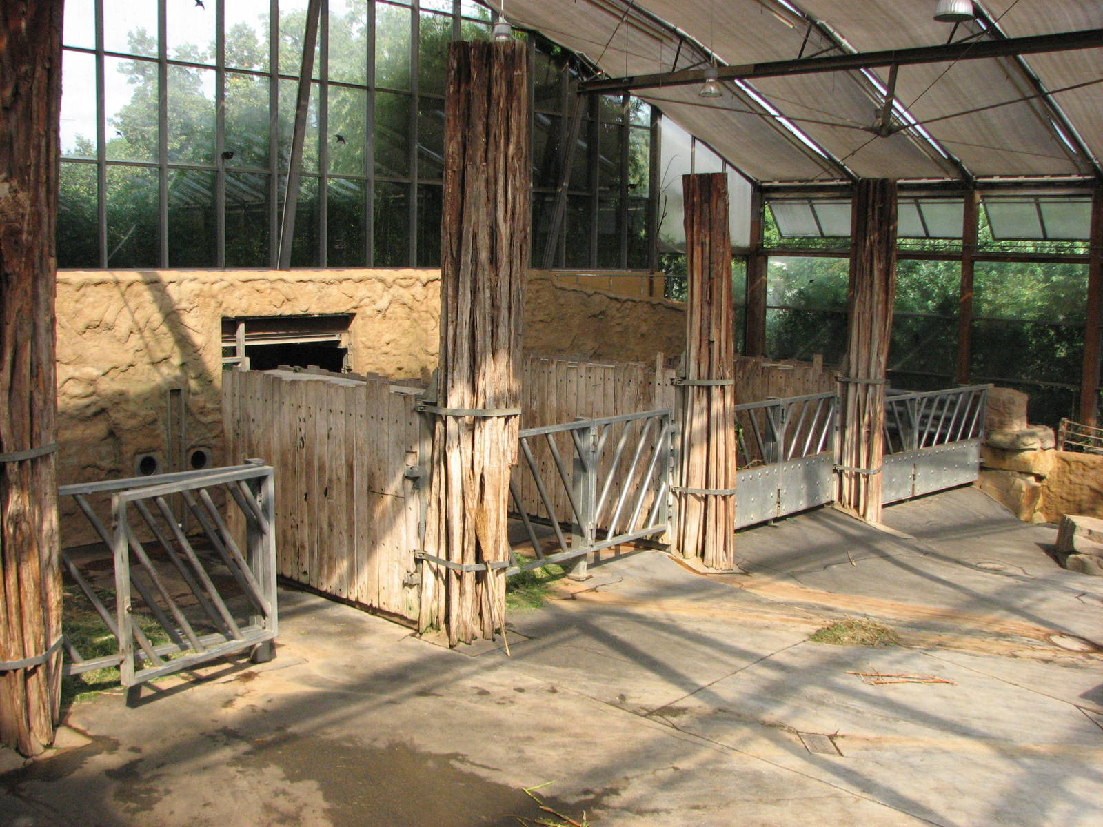 Dresden Zoo 2008 - Elephant stalls inside the Africa House