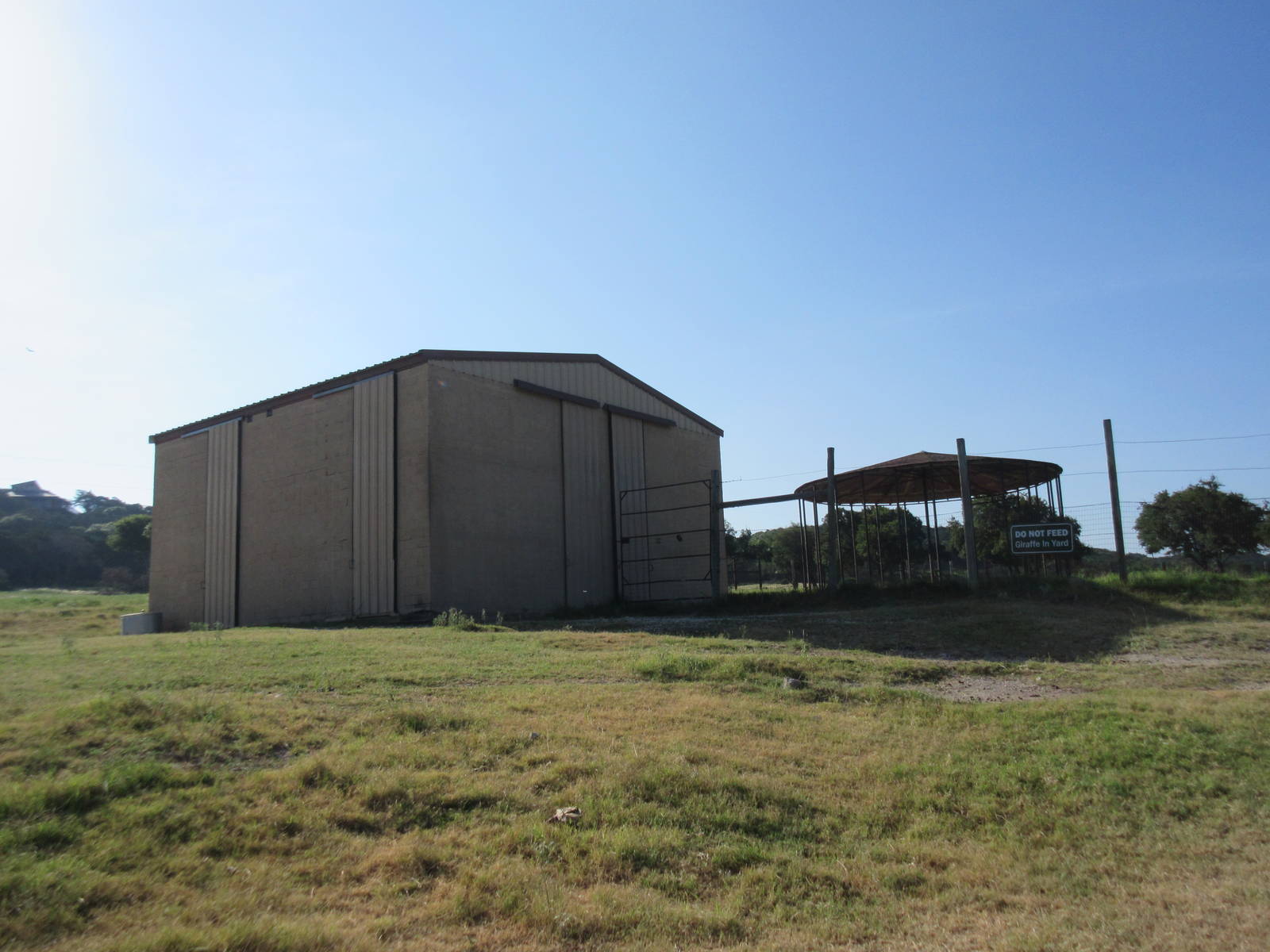 Drive-Through Safari - Giraffe Barn