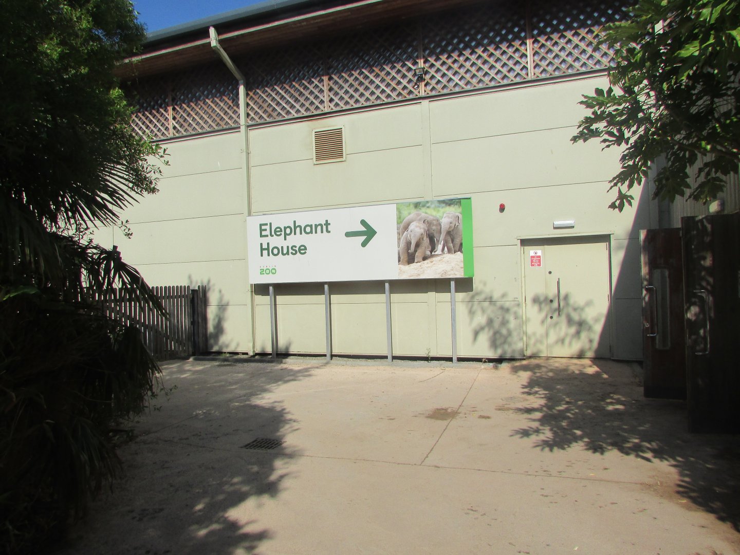 Dublin Zoo - Asian elephant barn